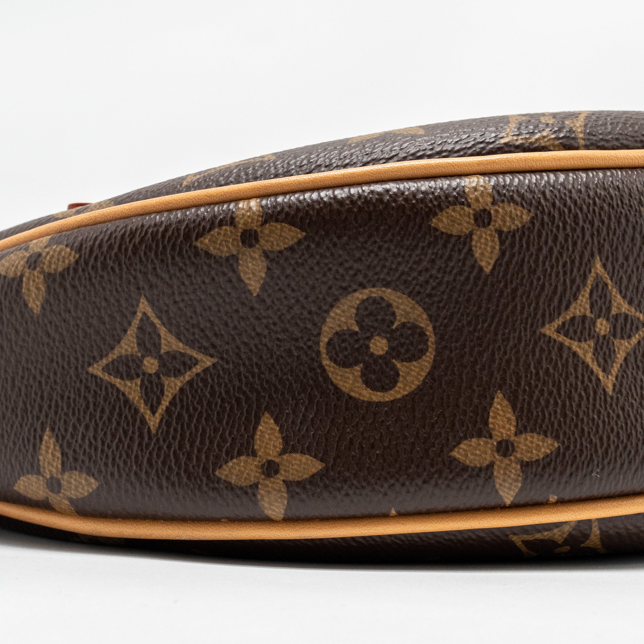 louis-vuitton-half-moon-loop-bag-monogram-canvas-ghw