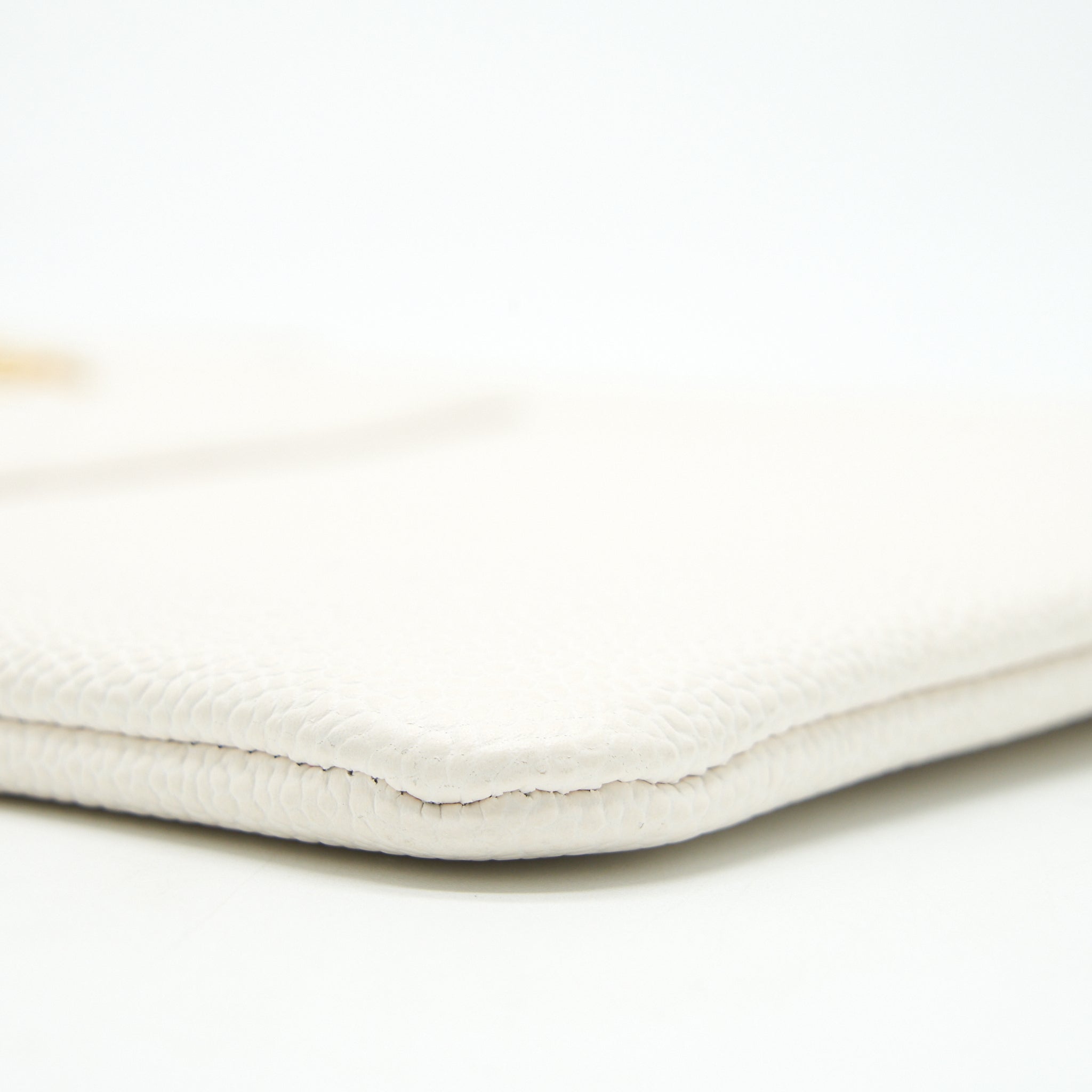 chanel-seasonal-zippy-pouch-caviar-white-ghw