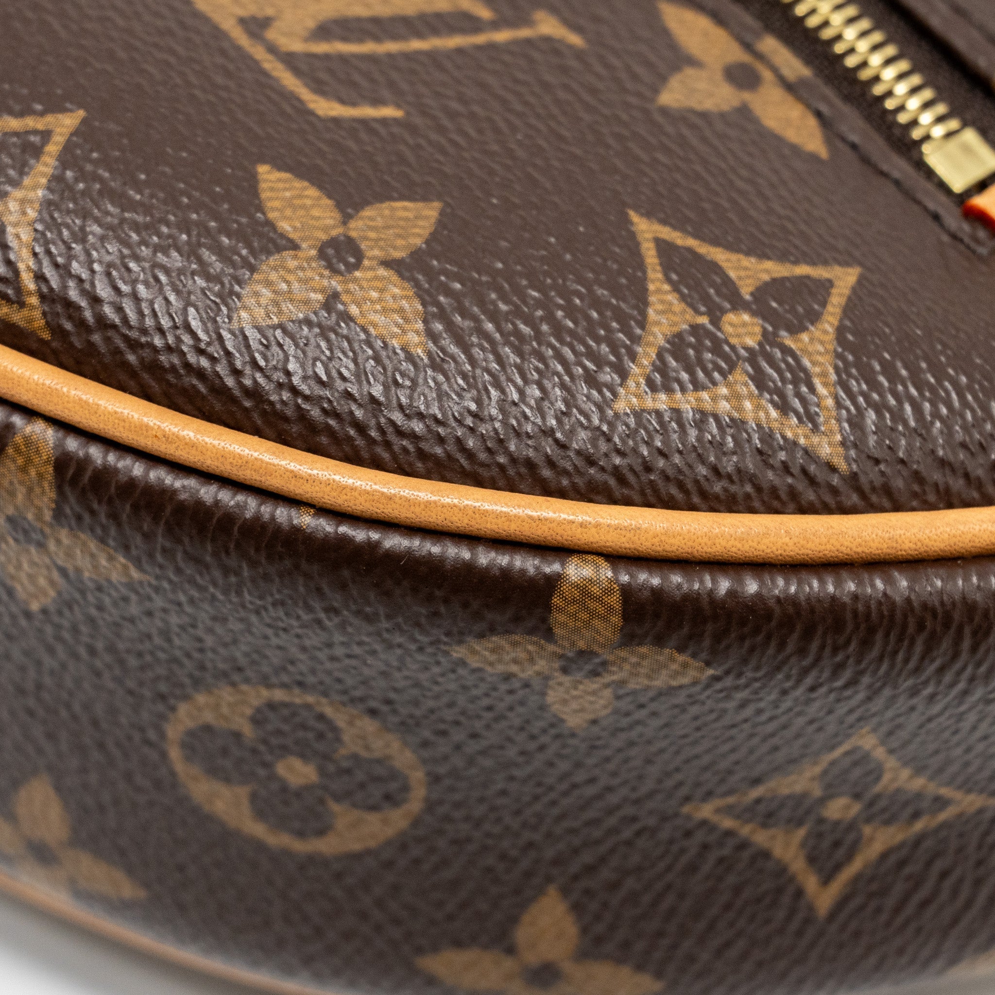 louis-vuitton-half-moon-loop-bag-monogram-canvas-ghw