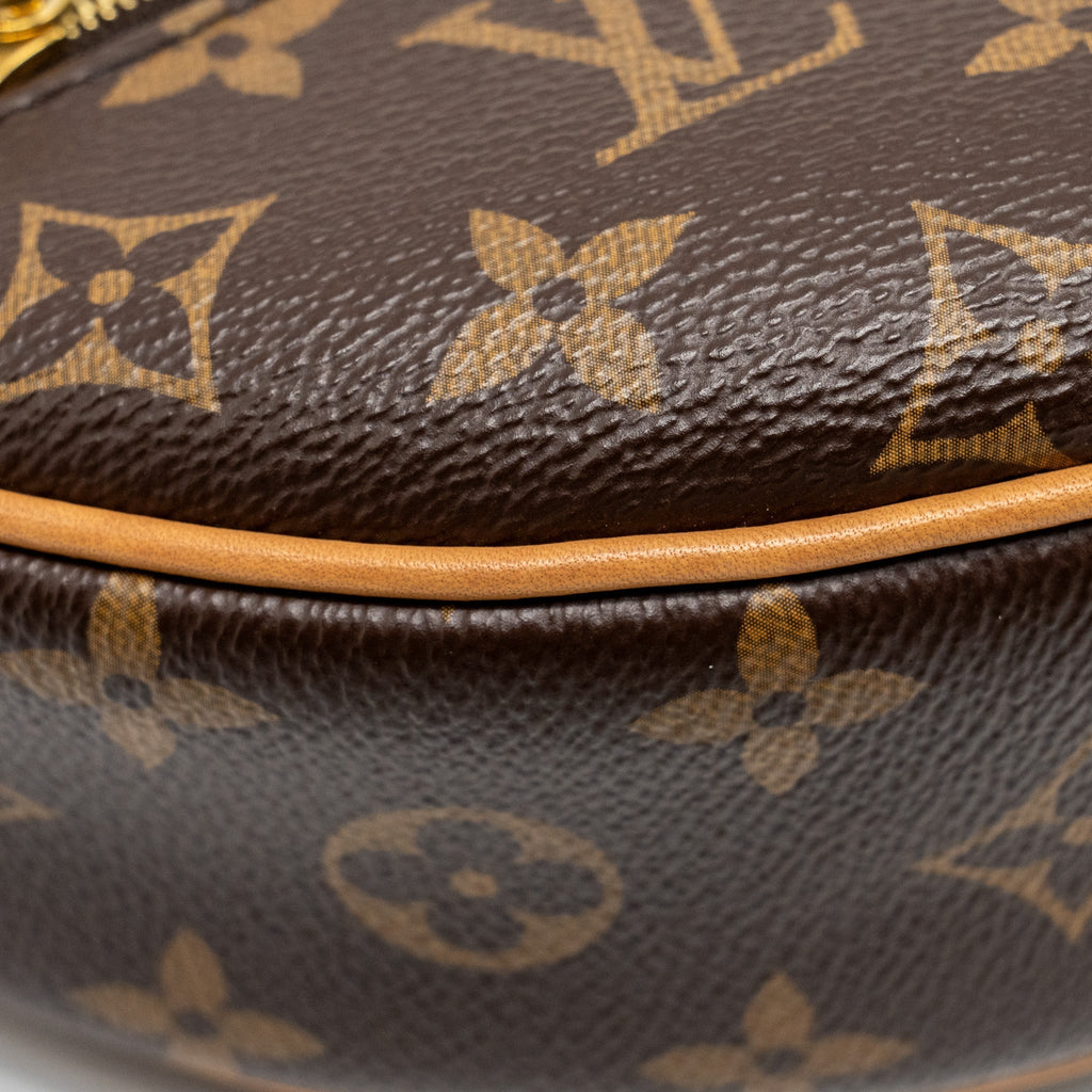 louis-vuitton-half-moon-loop-bag-monogram-canvas-ghw