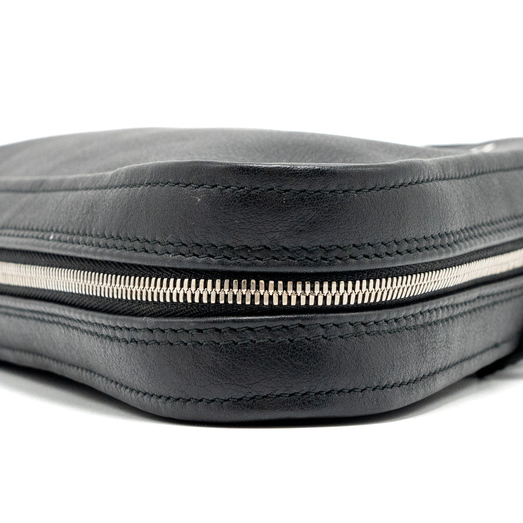 balenciaga-triangle-zip-clutch-calfskin-black-shw