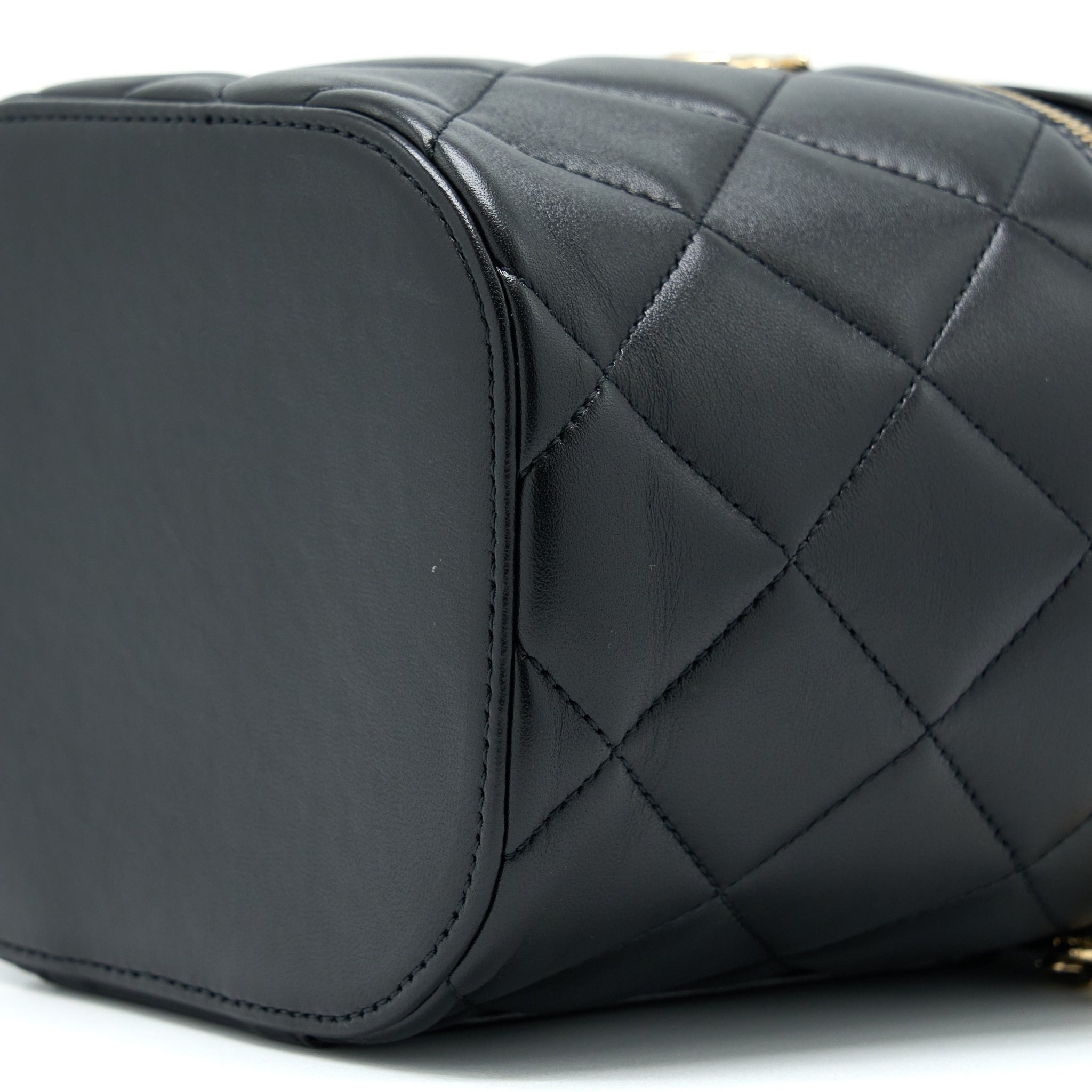 chanel-trendy-vanity-case-lambskin-black-lghw-microchip