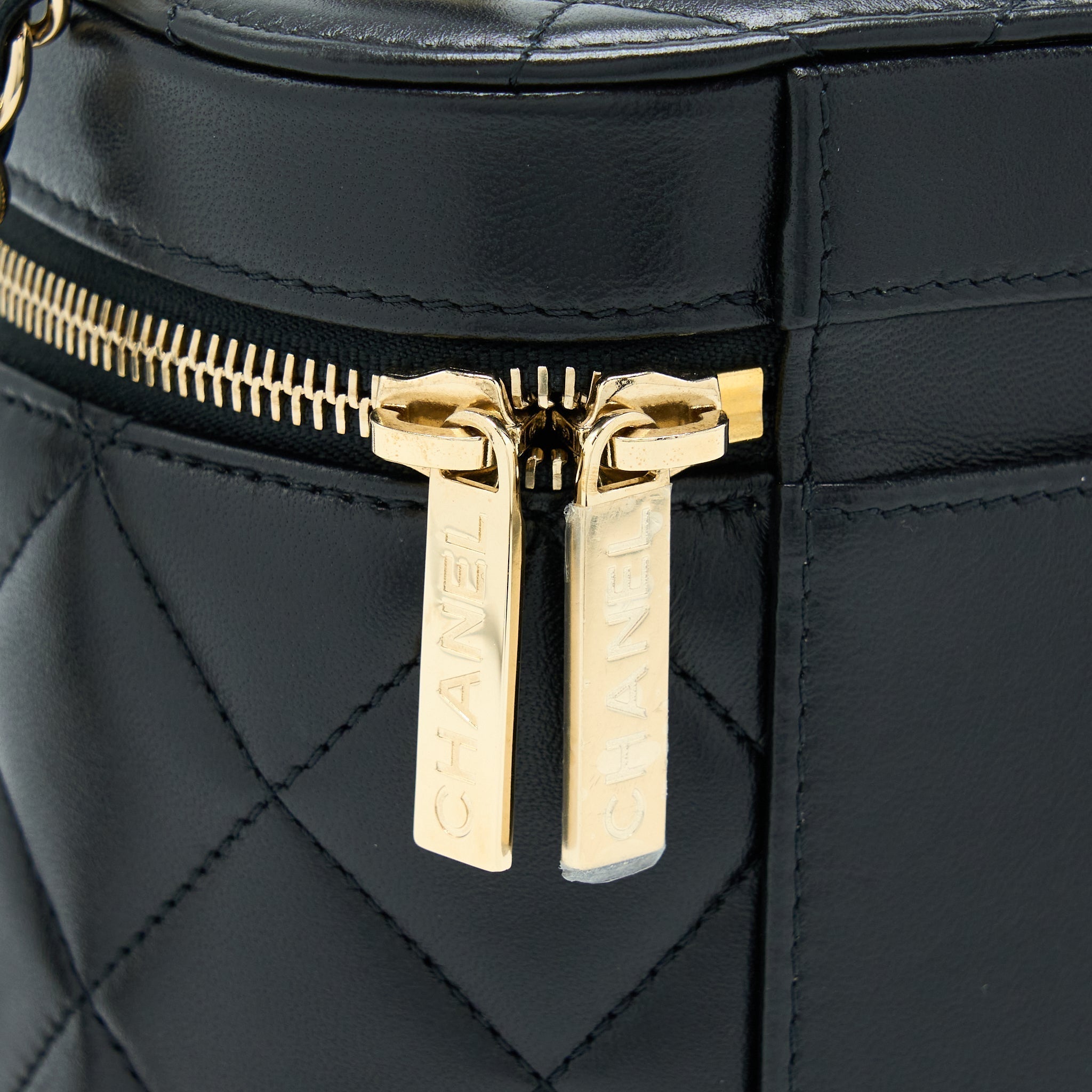 chanel-trendy-vanity-case-lambskin-black-lghw-microchip