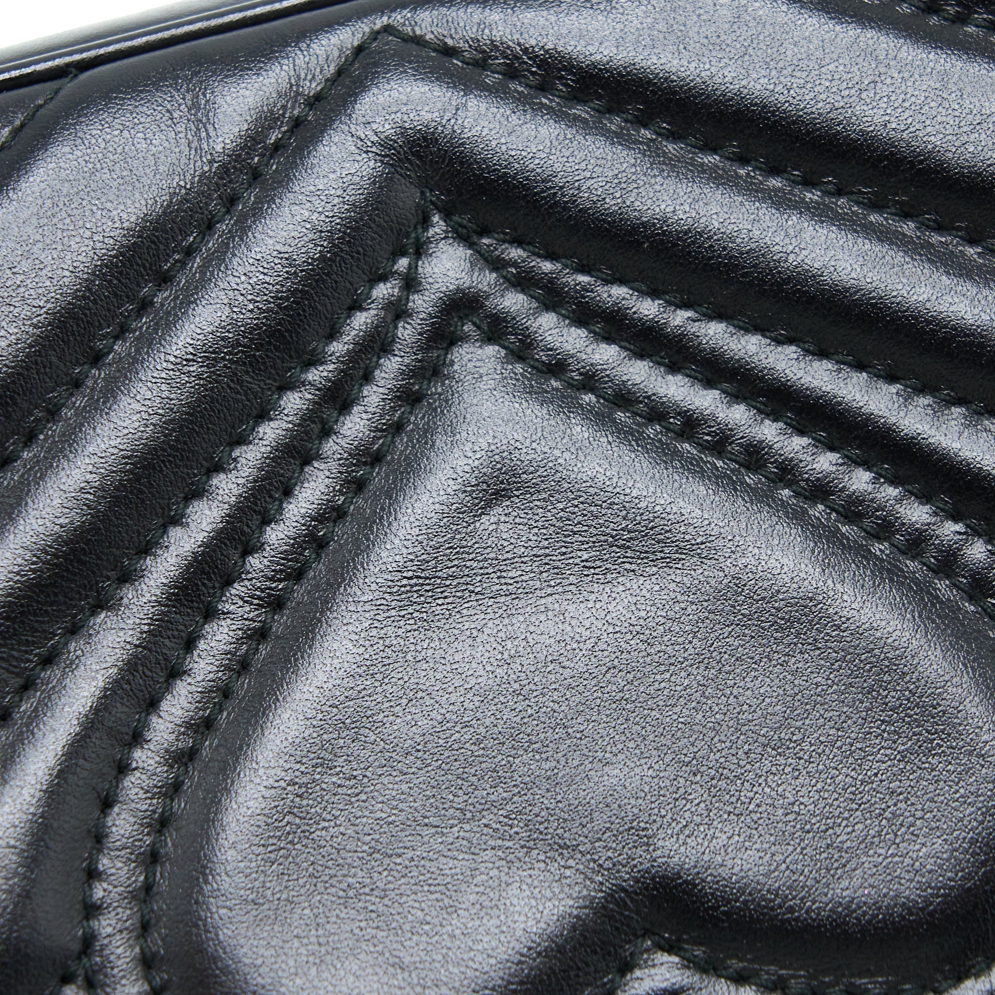 gucci-small-marmont-calfskin-black-ghw