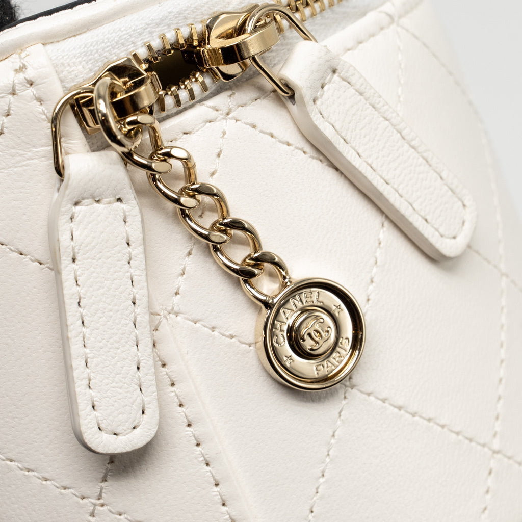chanel-cc-logo-chains-with-charm-vanity-calfskin-white-lghw