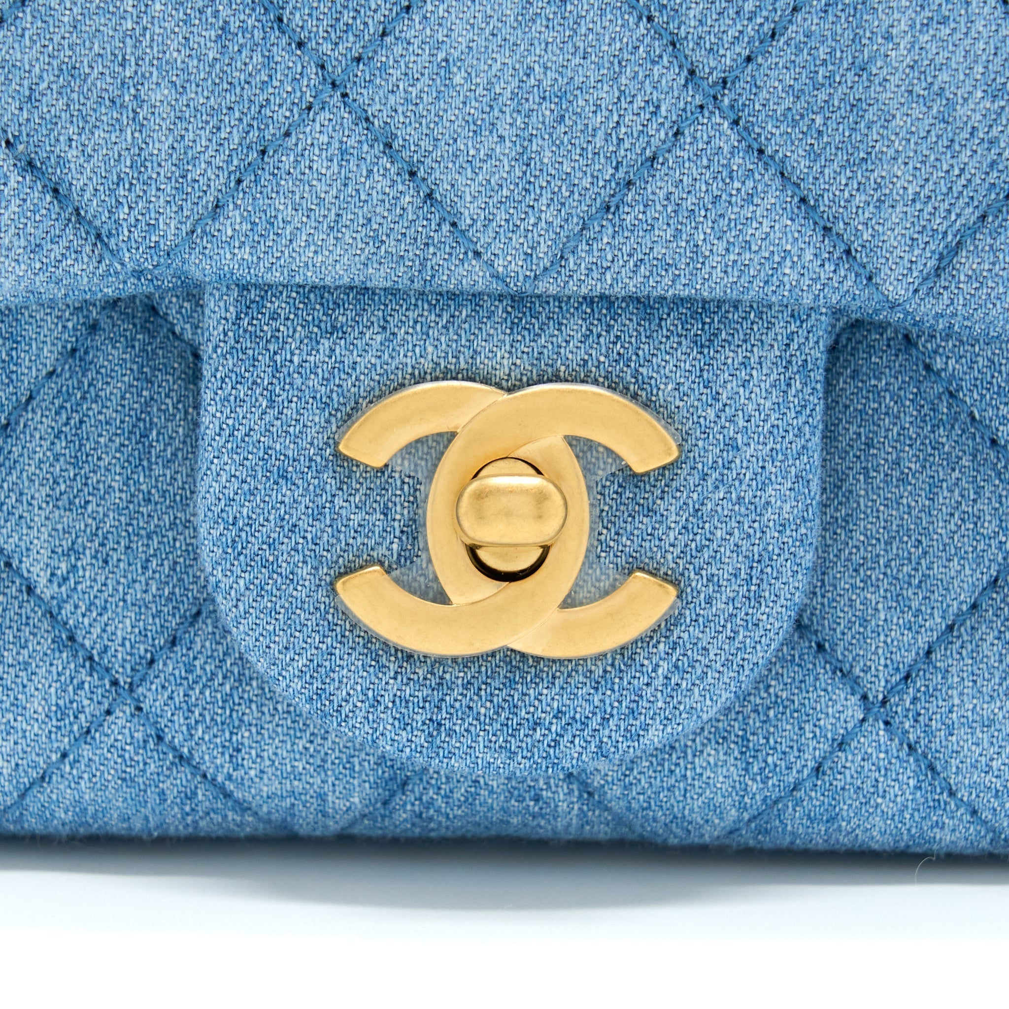 chanel-22c-denim-pearl-crush-mini-square-flap-bag-microchip-1