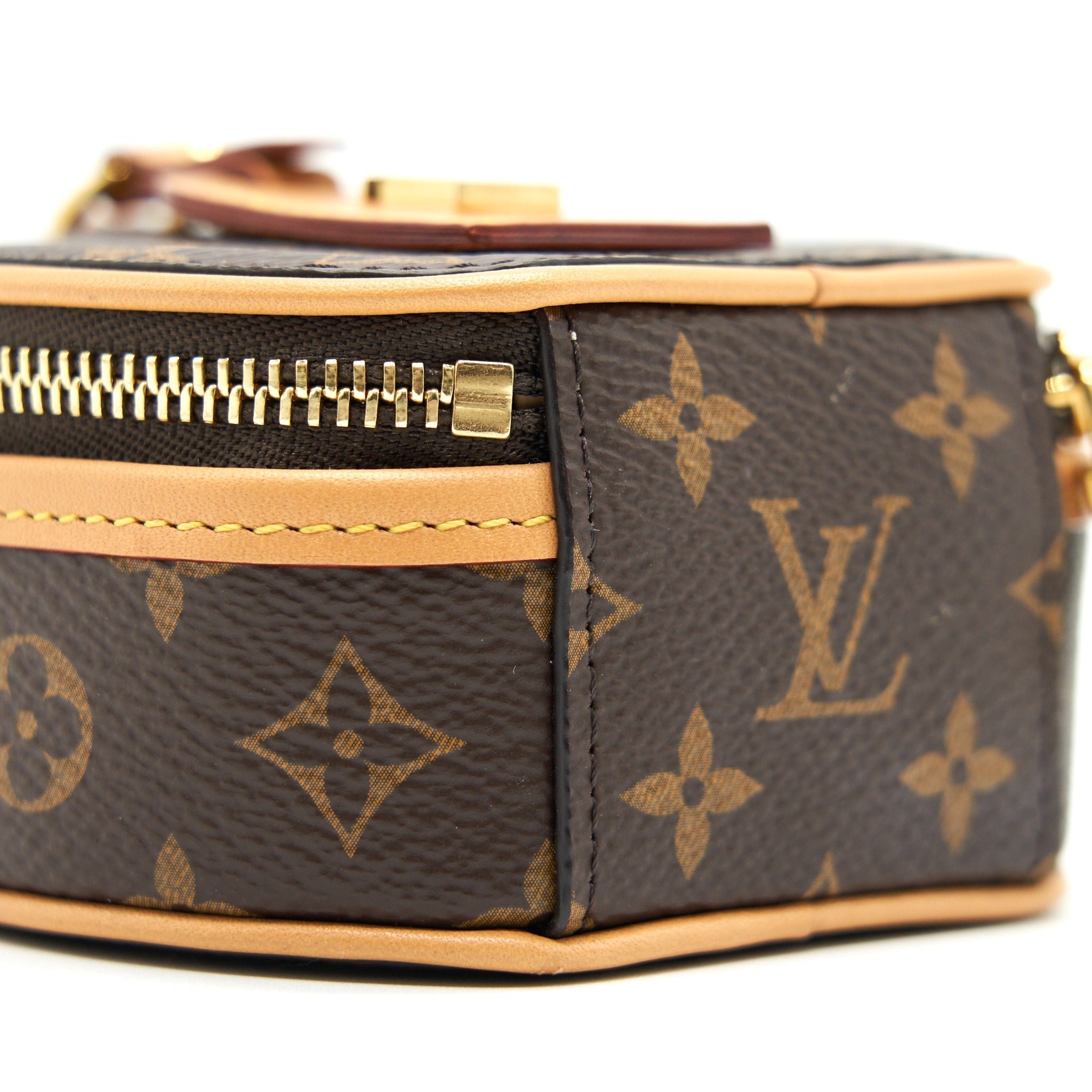 louis-vuitton-petite-boite-chapeau-necklace-monogram-canvas