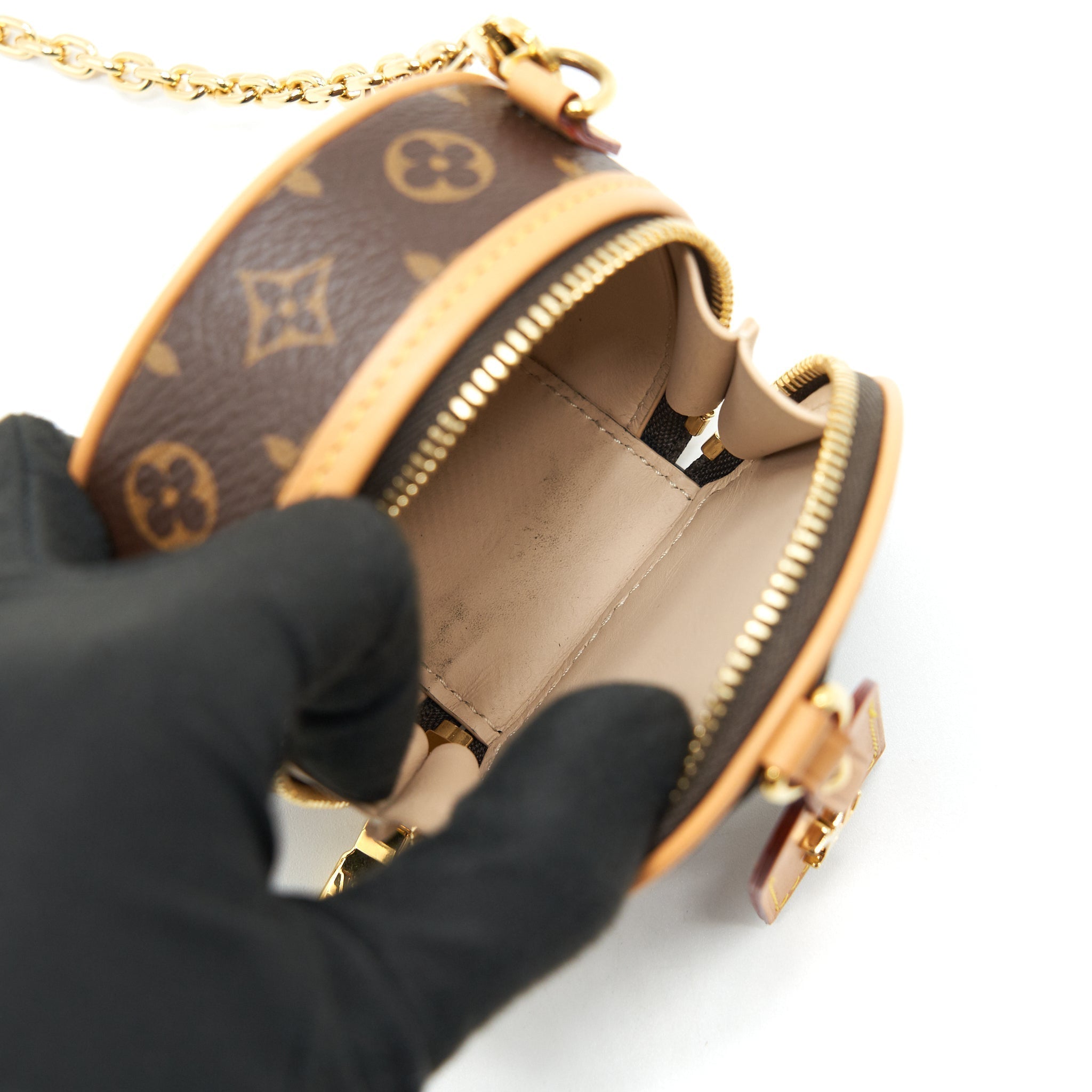 louis-vuitton-petite-boite-chapeau-necklace-monogram-canvas