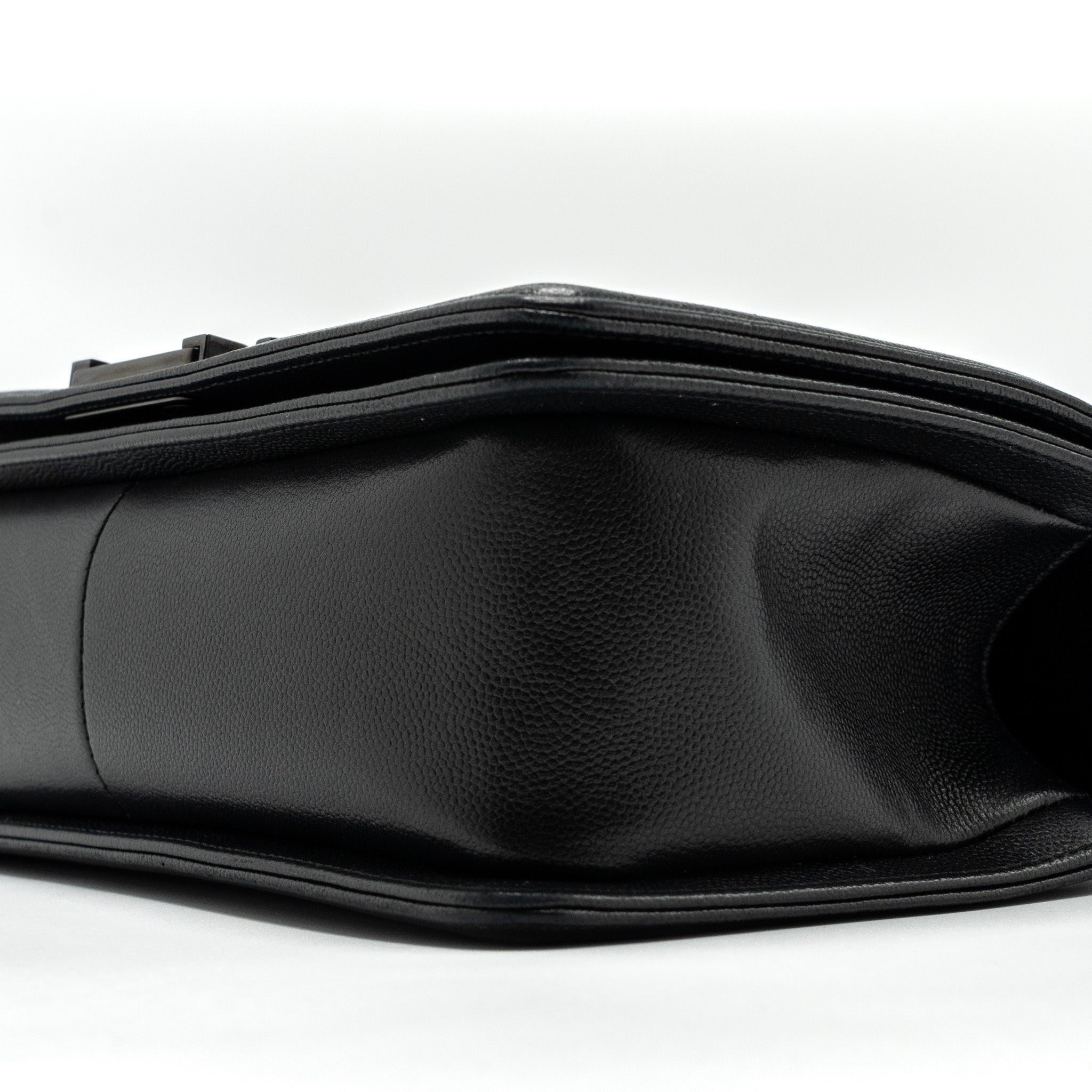 chanel-medium-boy-bag-caviar-so-black-black-hardware