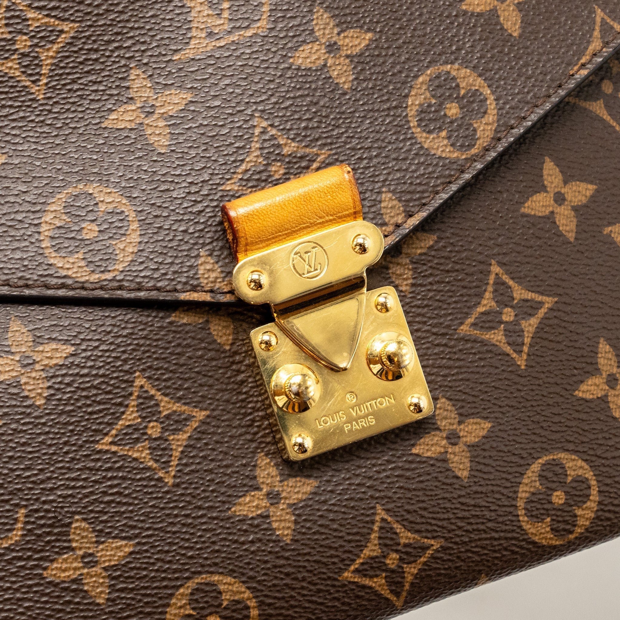 louis-vuitton-pochette-metis-monogram-canvas-ghw-copy