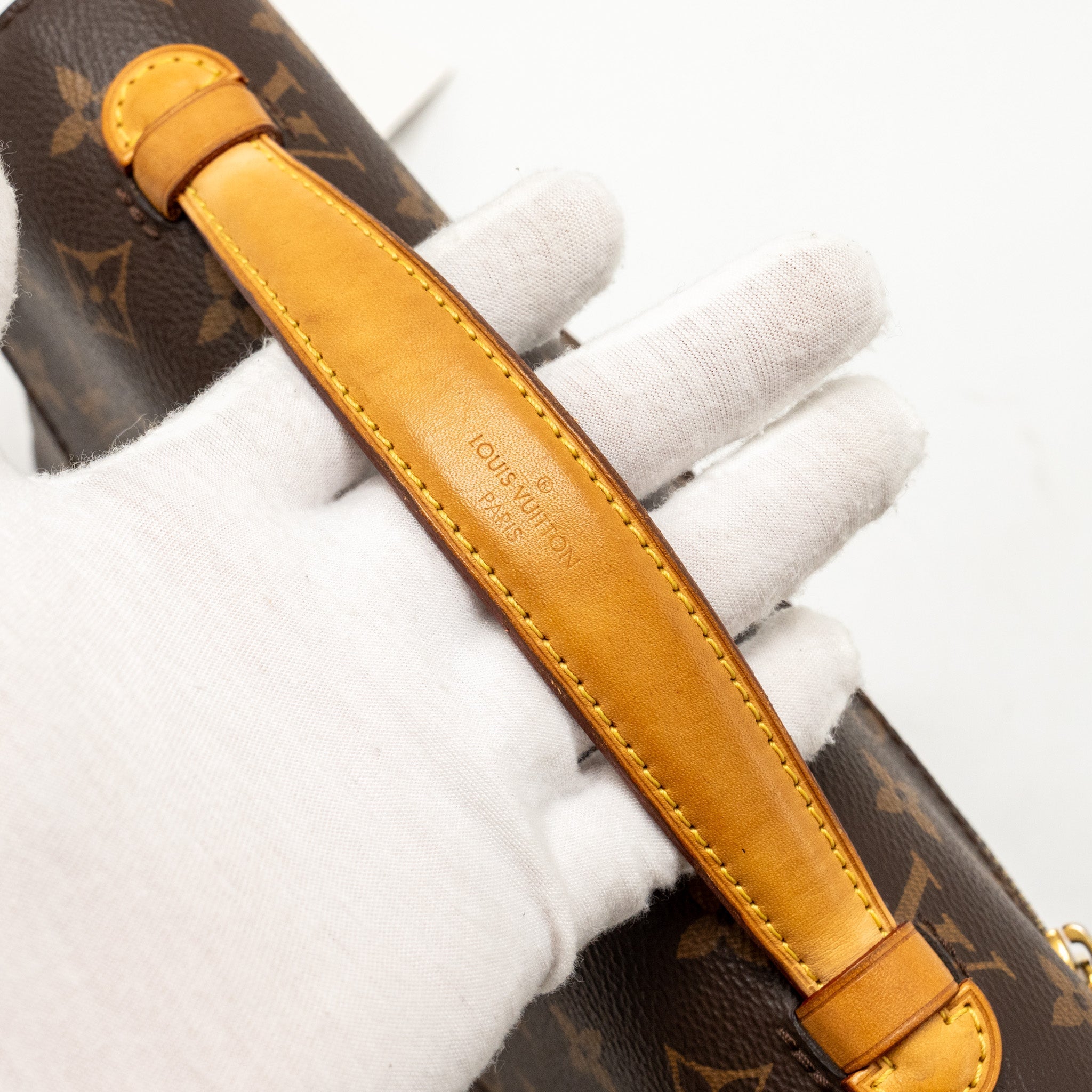 louis-vuitton-pochette-metis-monogram-canvas-ghw-copy