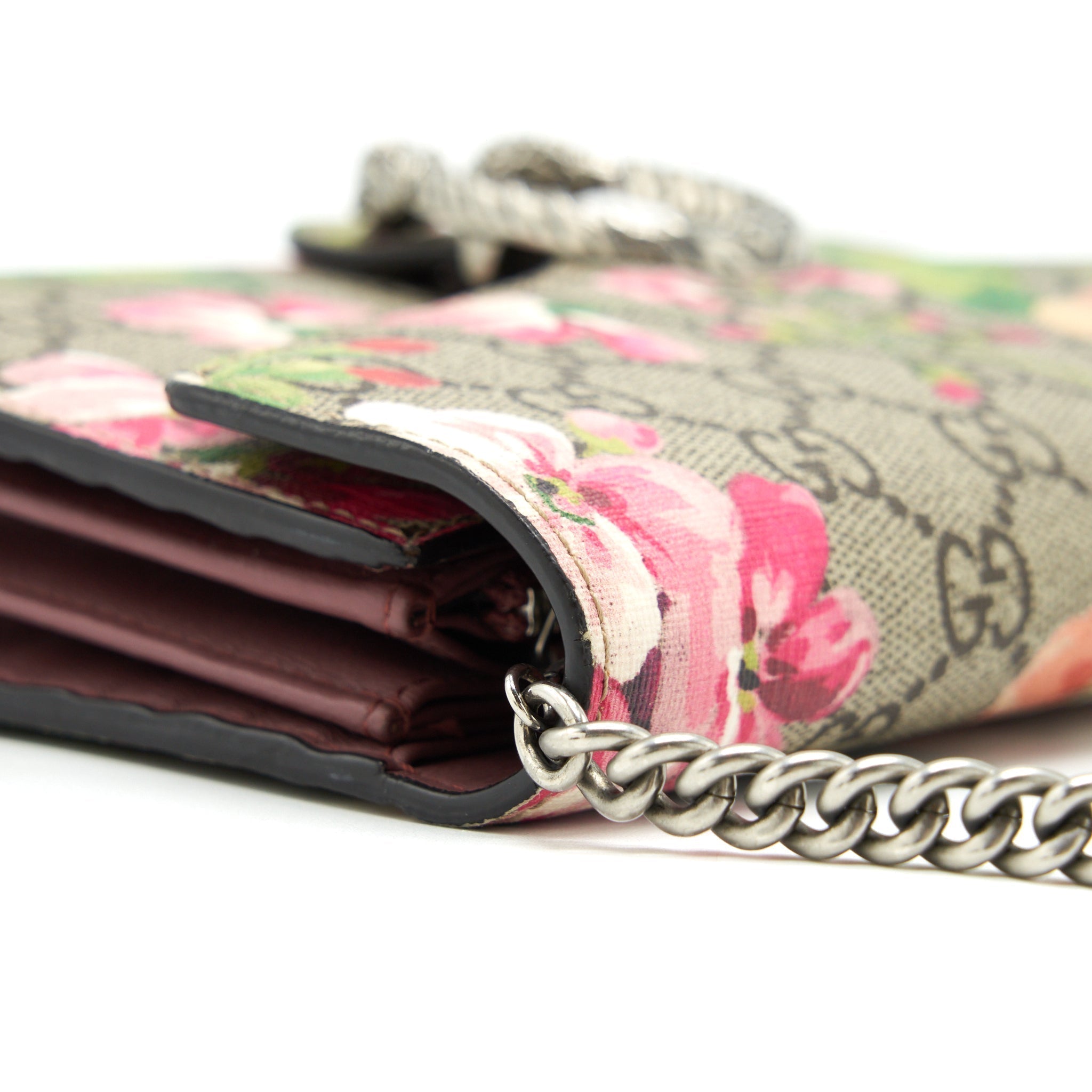 gucci-blossom-gg-supreme-chain-wallet-shw