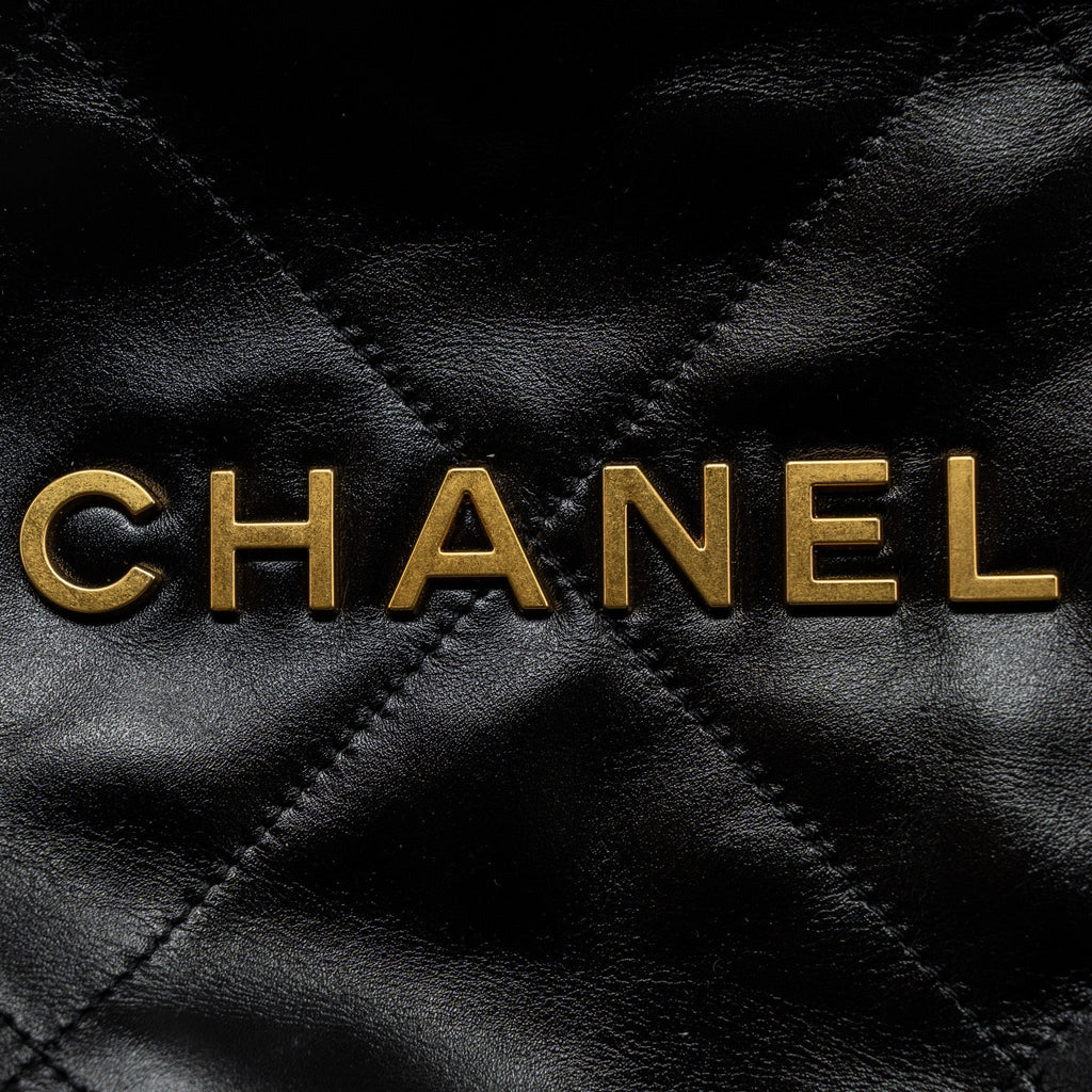 chanel-22-backpack-shiny-calfskin-black-ghwmicrochip