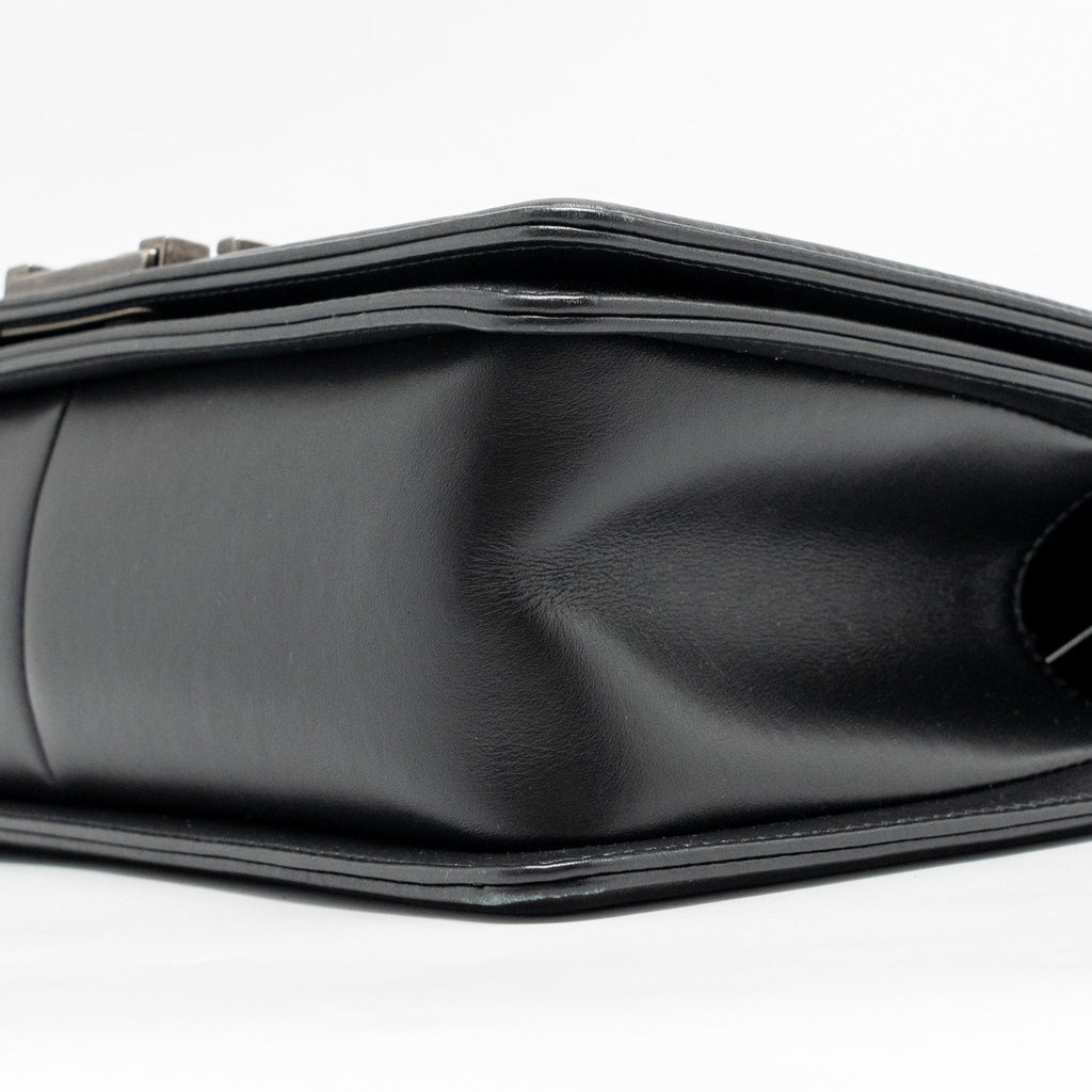 chanel-medium-boy-bag-calfskin-black-ruthenium-shw-1