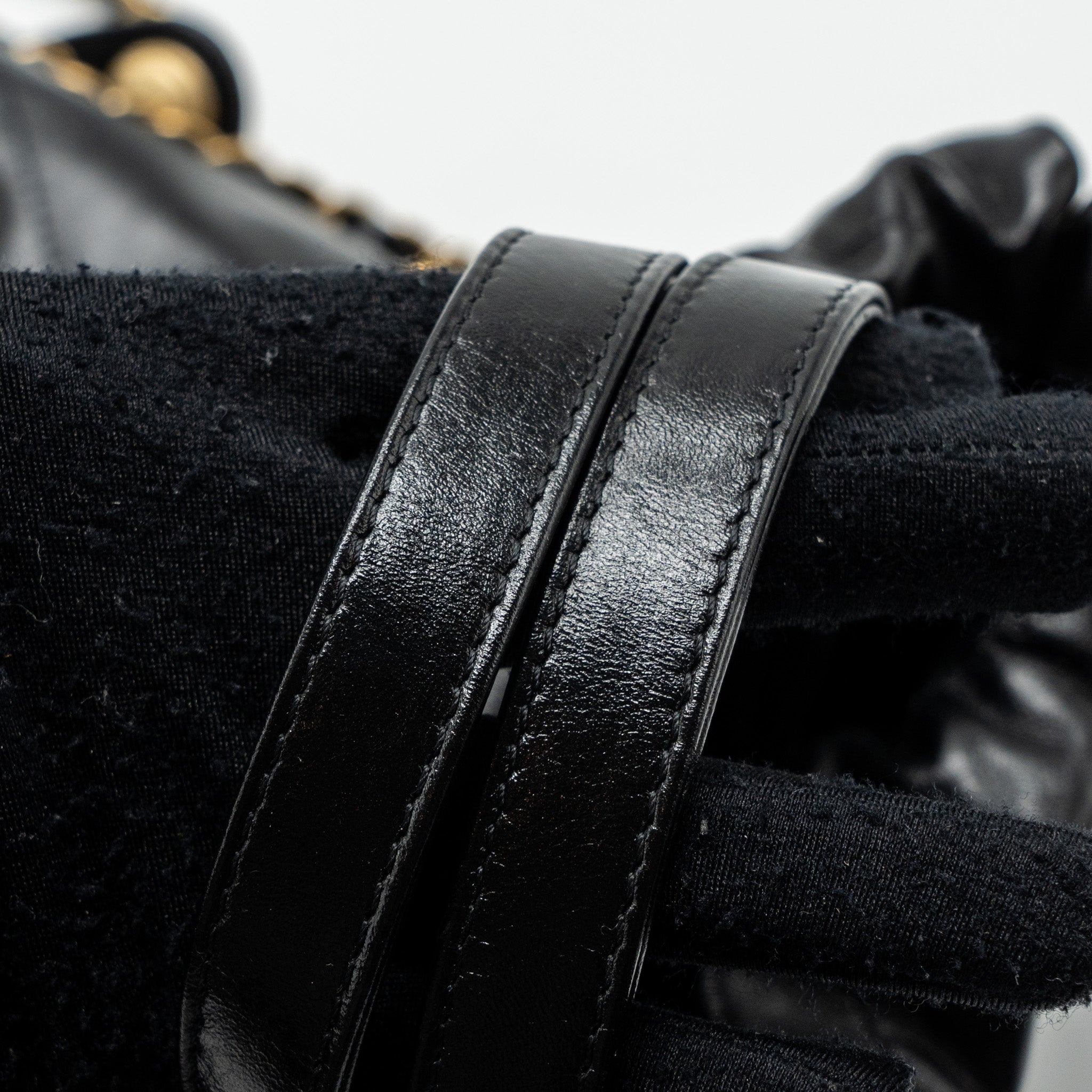 chanel-22-backpack-shiny-calfskin-black-ghwmicrochip