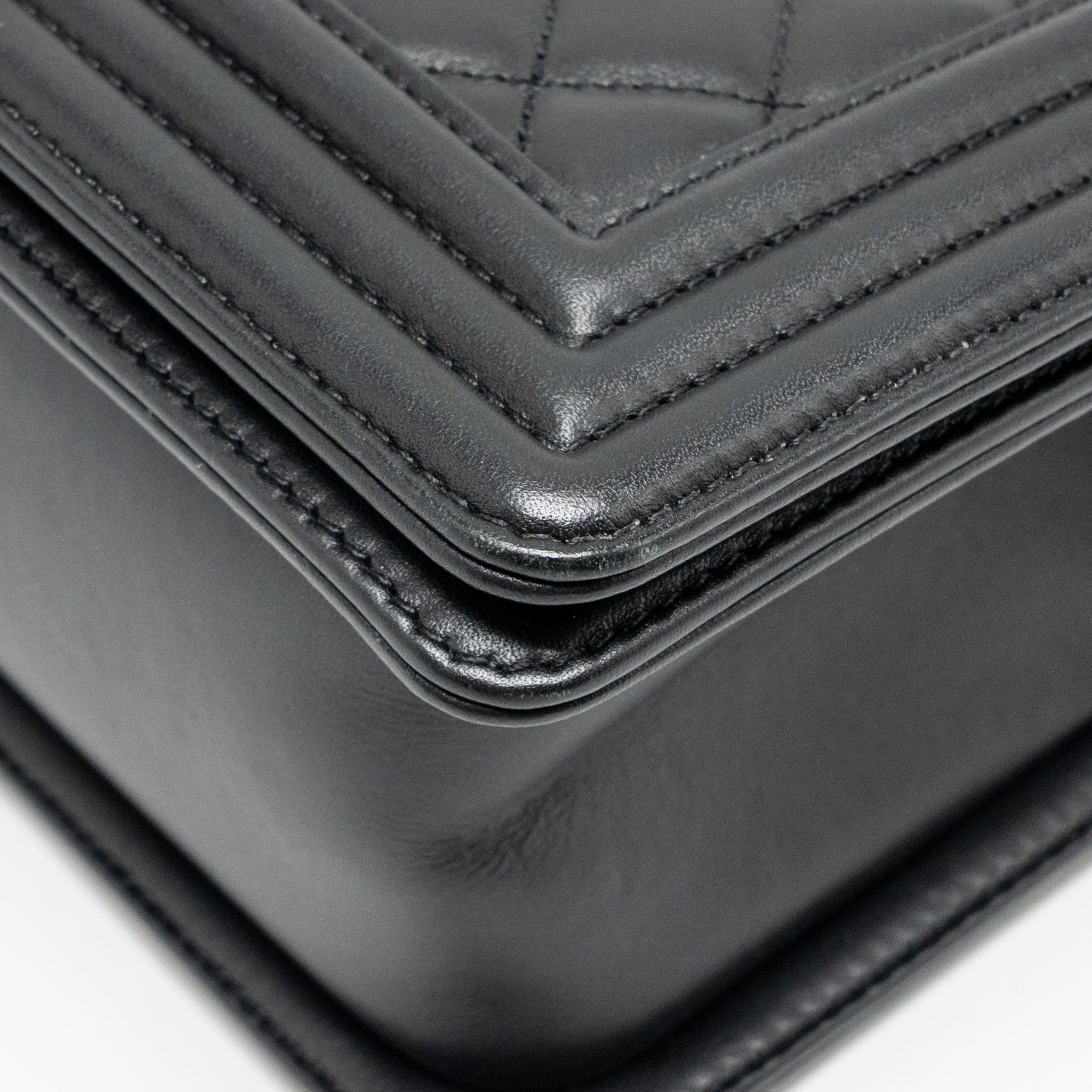 chanel-medium-boy-bag-calfskin-black-ruthenium-shw-1