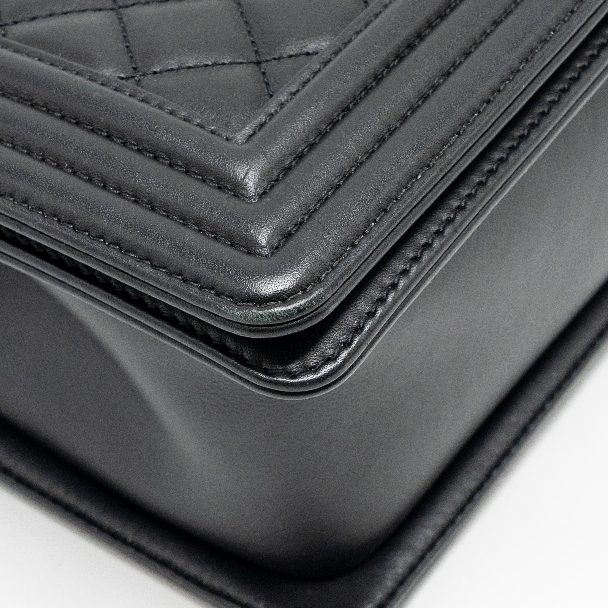 chanel-medium-boy-bag-calfskin-black-ruthenium-shw-1