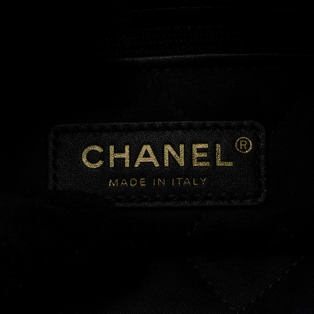 chanel-22-backpack-shiny-calfskin-black-ghwmicrochip
