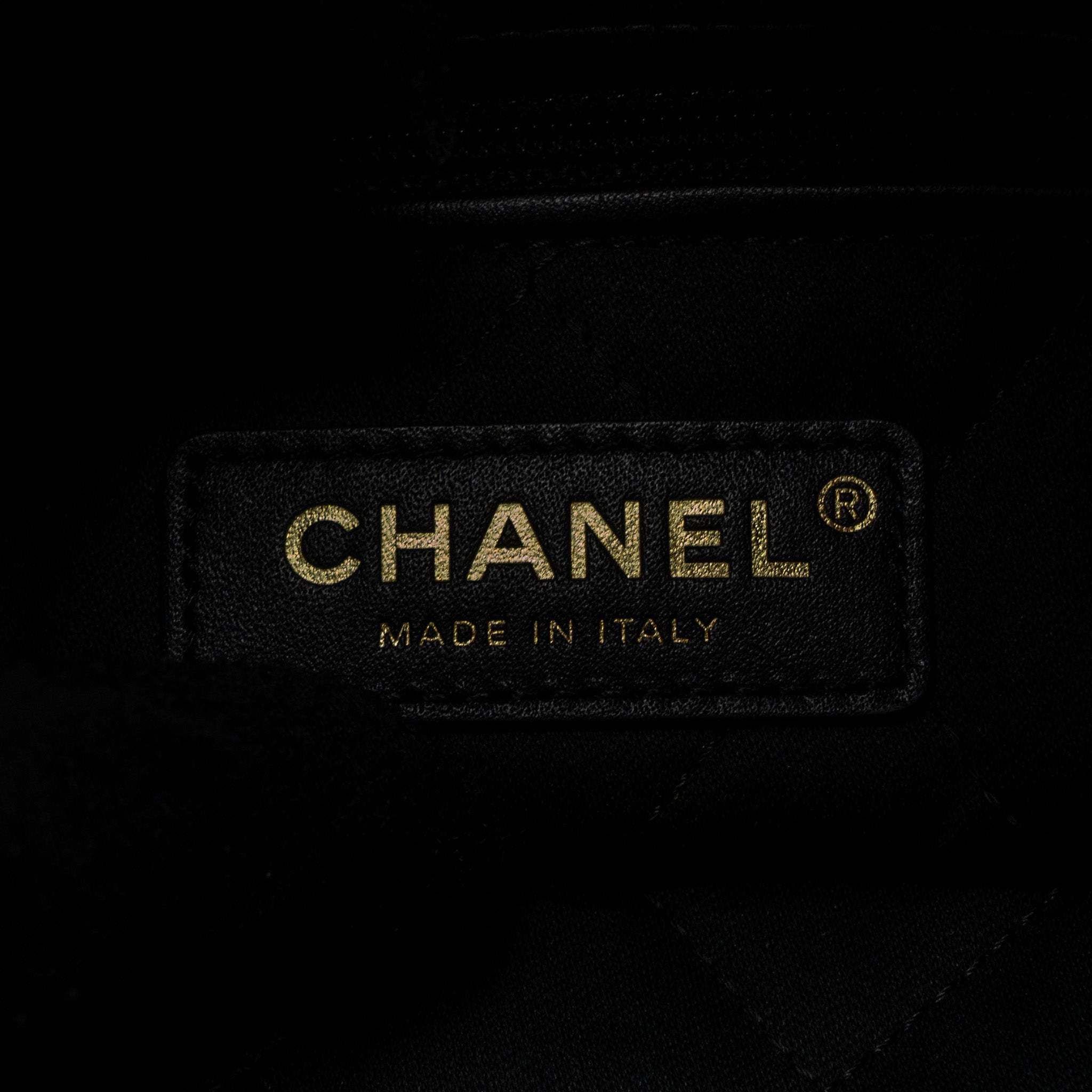 chanel-22-backpack-shiny-calfskin-black-ghwmicrochip