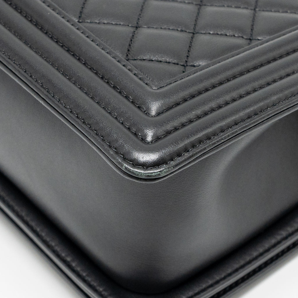 chanel-medium-boy-bag-calfskin-black-ruthenium-shw-1