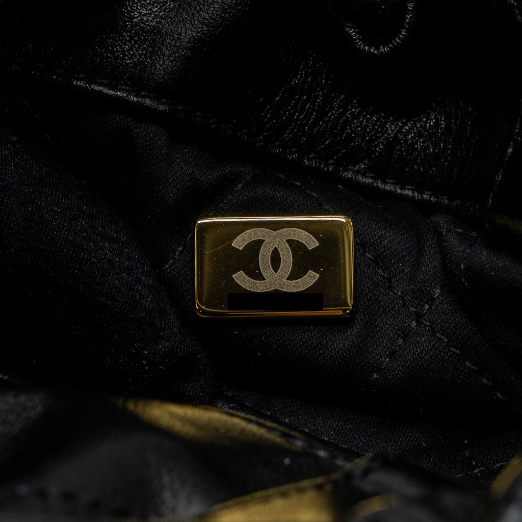 chanel-22-backpack-shiny-calfskin-black-ghwmicrochip