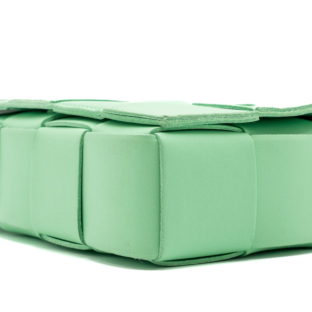 bottega-veneta-classic-cassette-bag-lambskin-light-green-shw-copy