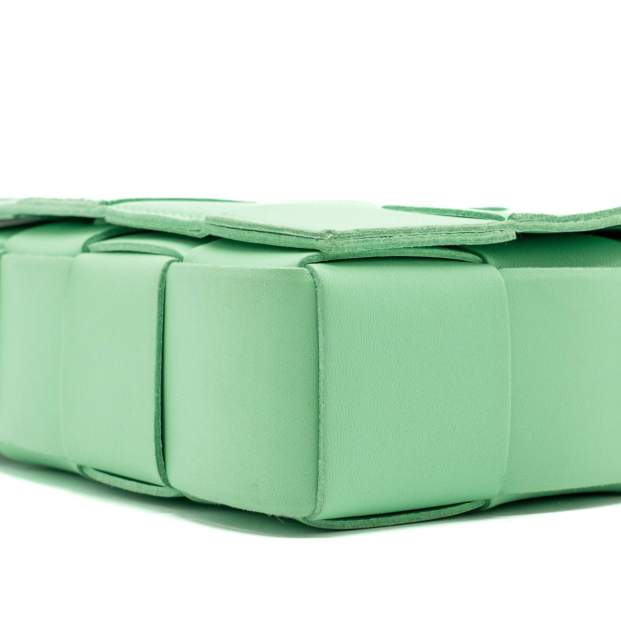 bottega-veneta-classic-cassette-bag-lambskin-light-green-shw-copy