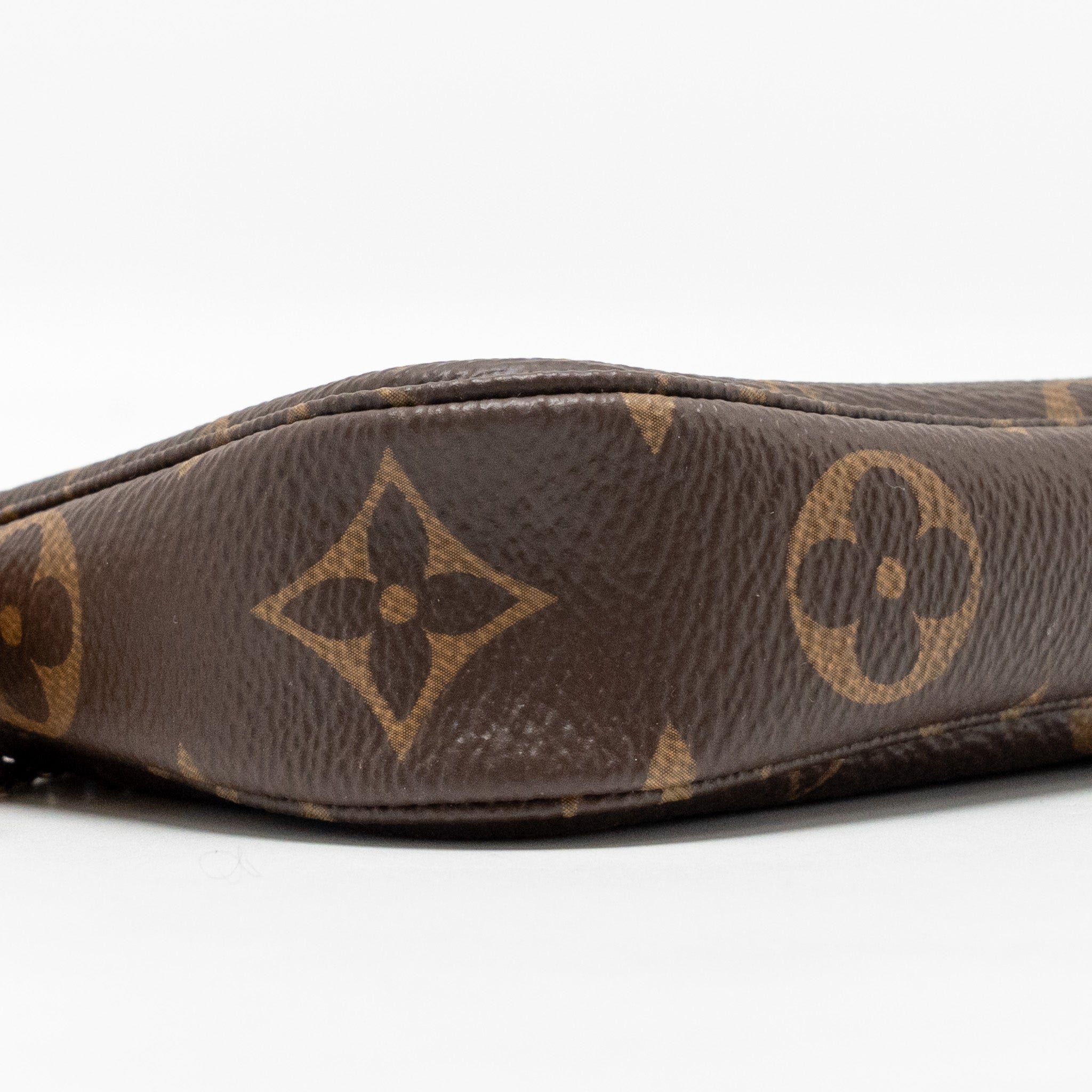 louis-vuitton-mini-pochette-accessoires-monogram-canvas-ghw
