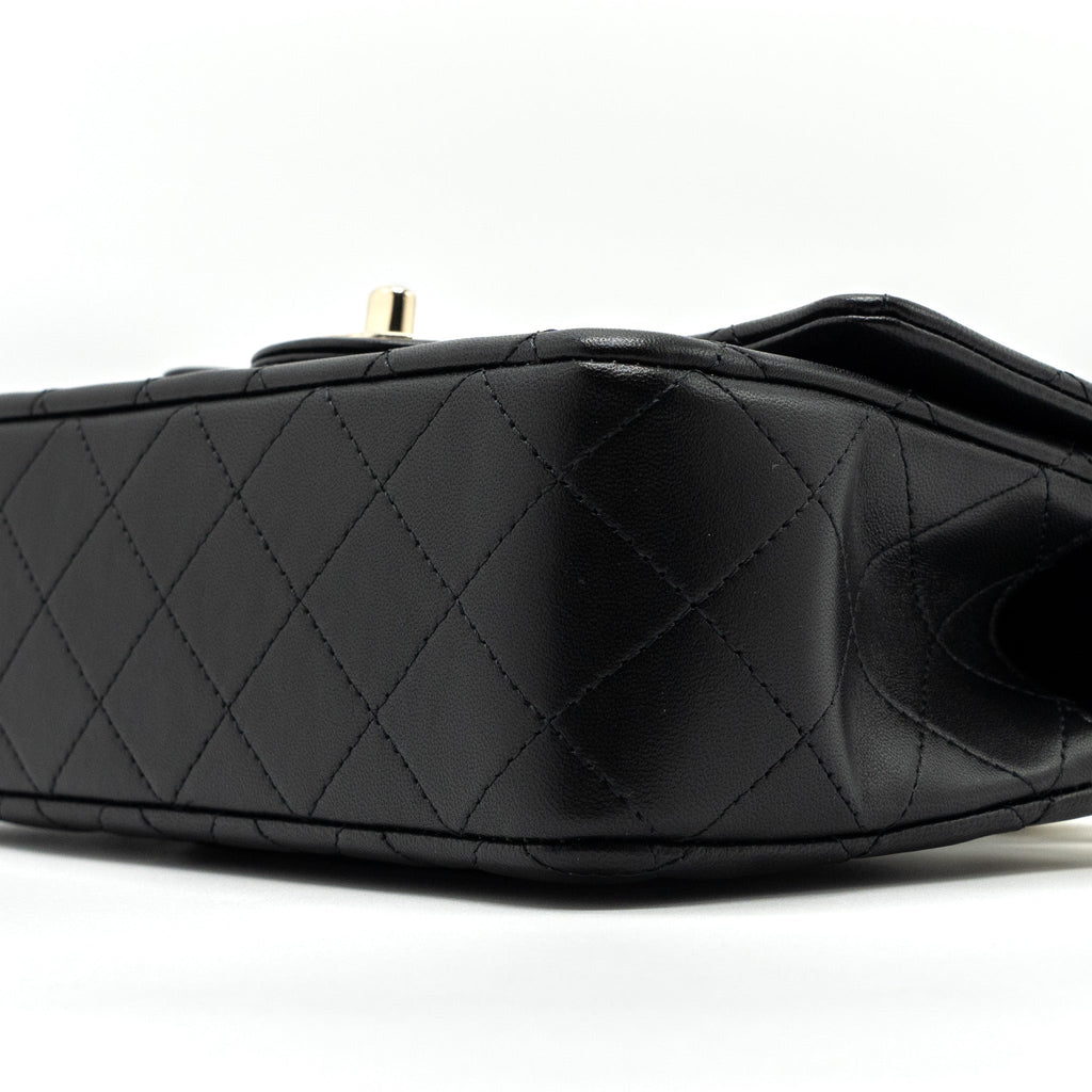 chanel-22p-lion-charm-top-handle-mini-rectangular-flap-bag-lambskin-black-lghw-microchip