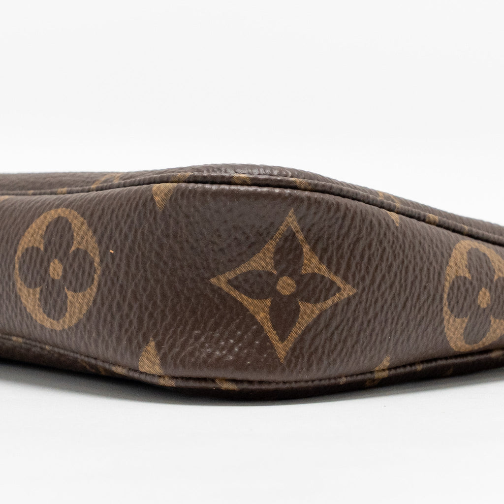louis-vuitton-mini-pochette-accessoires-monogram-canvas-ghw
