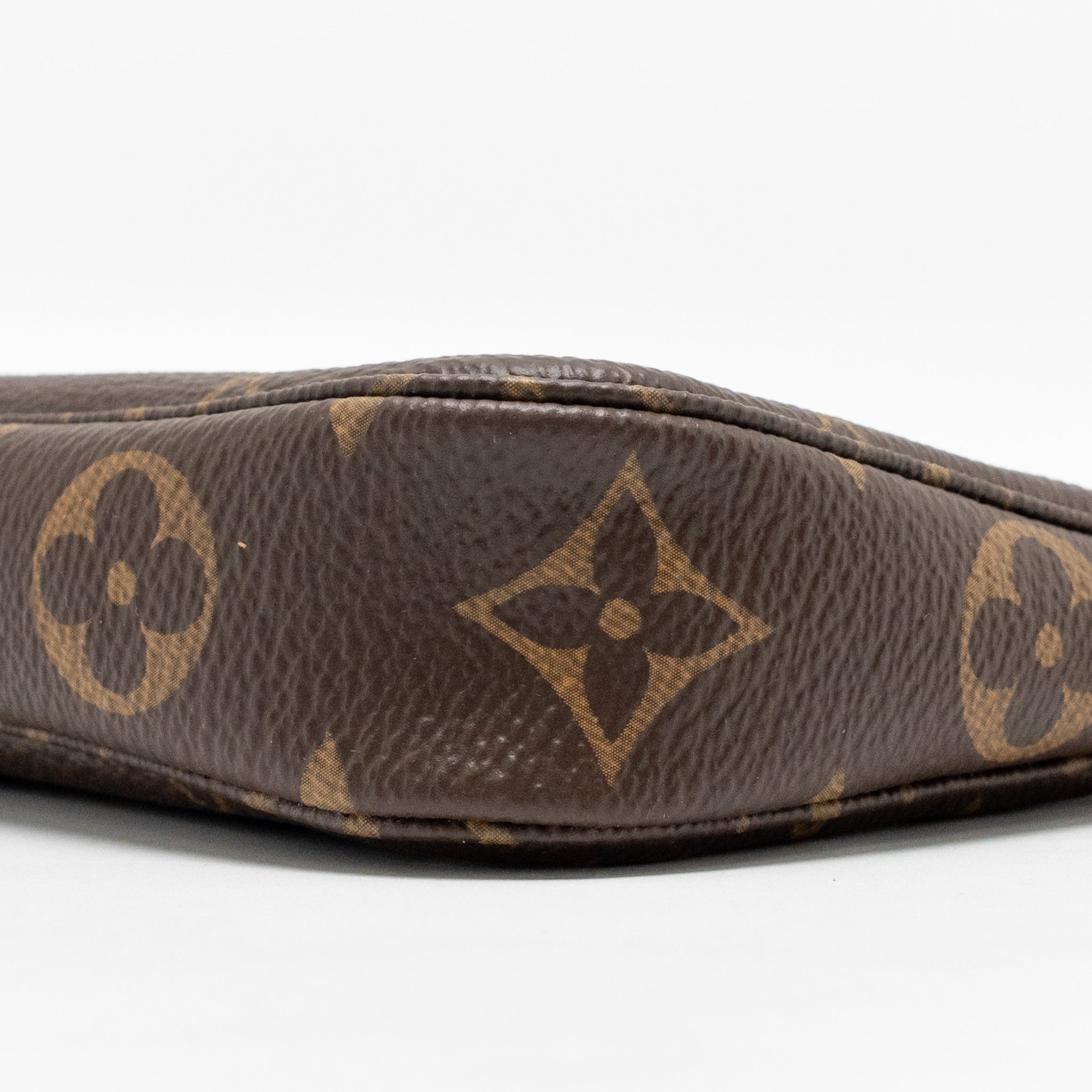 louis-vuitton-mini-pochette-accessoires-monogram-canvas-ghw