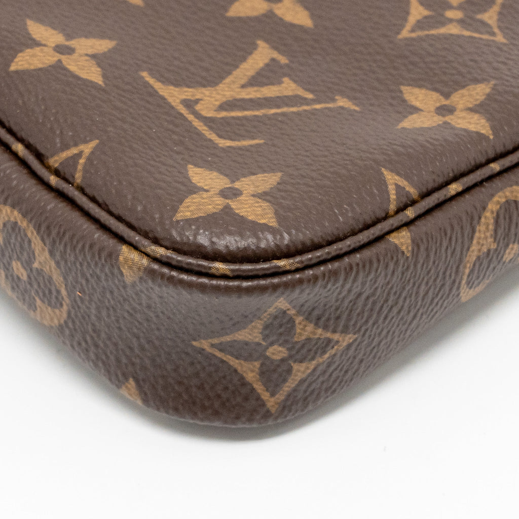 louis-vuitton-mini-pochette-accessoires-monogram-canvas-ghw