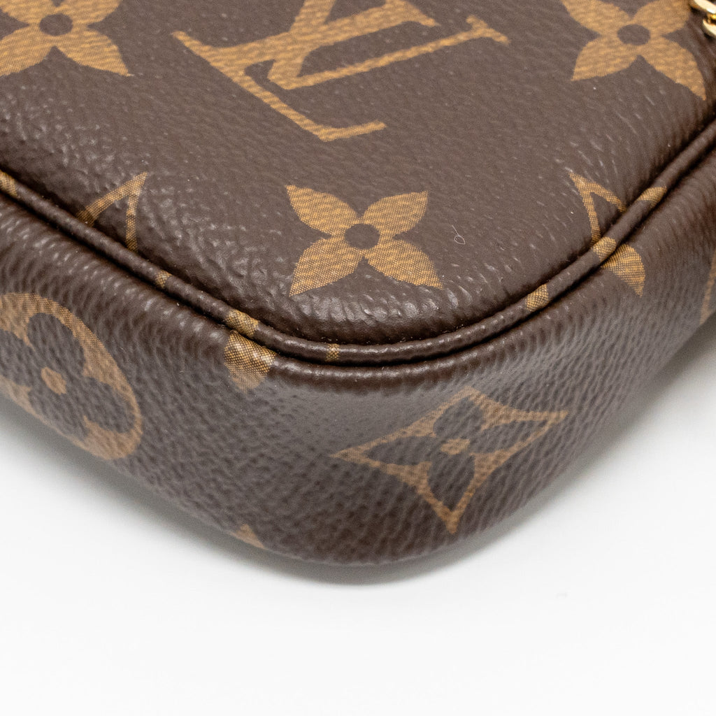 louis-vuitton-mini-pochette-accessoires-monogram-canvas-ghw
