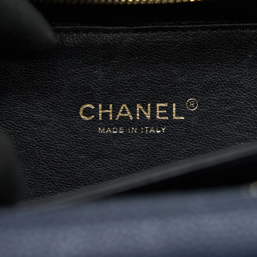 chanel-blue-vanity-case-in-small-navy