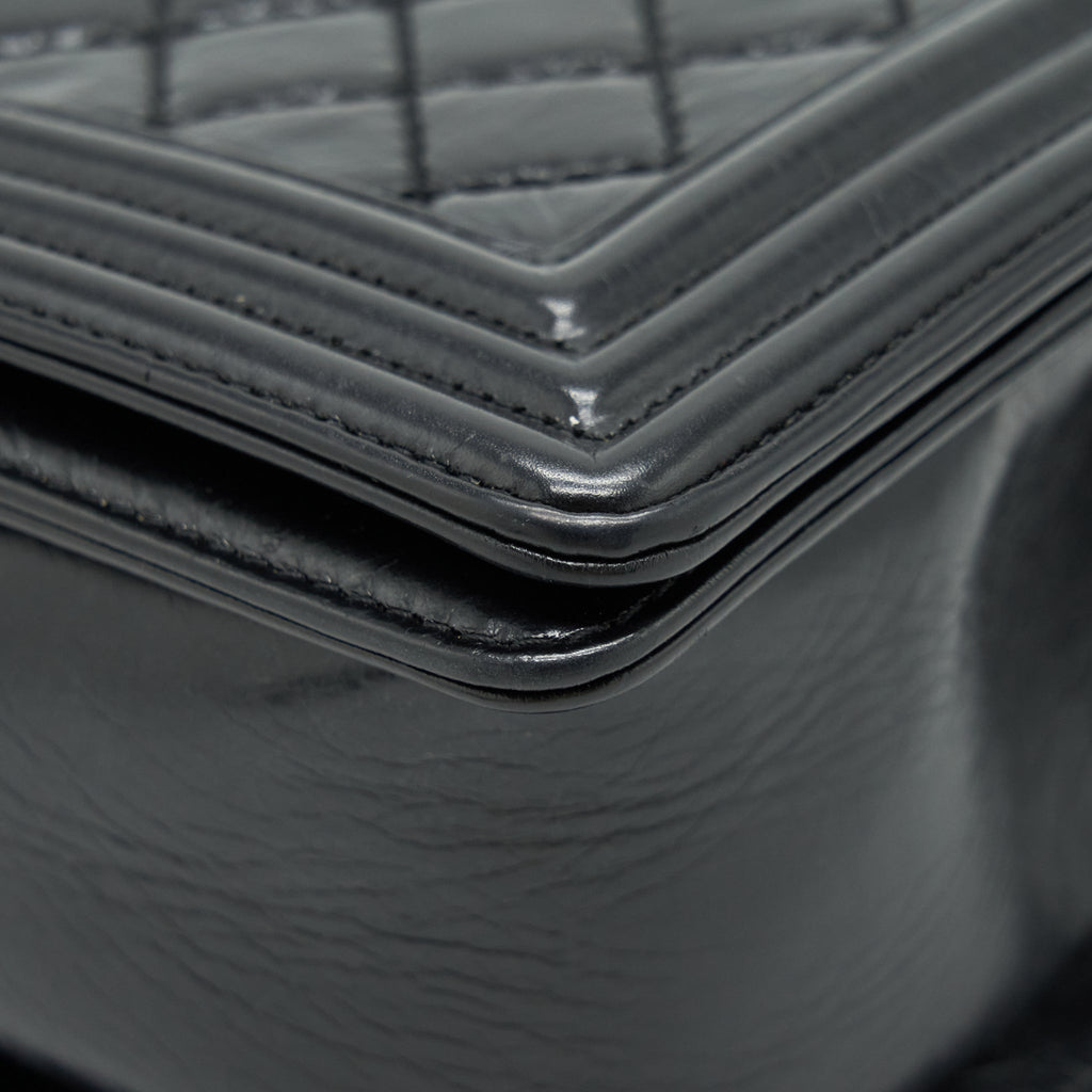 chanel-medium-boy-bag-calfskin-black-ghw