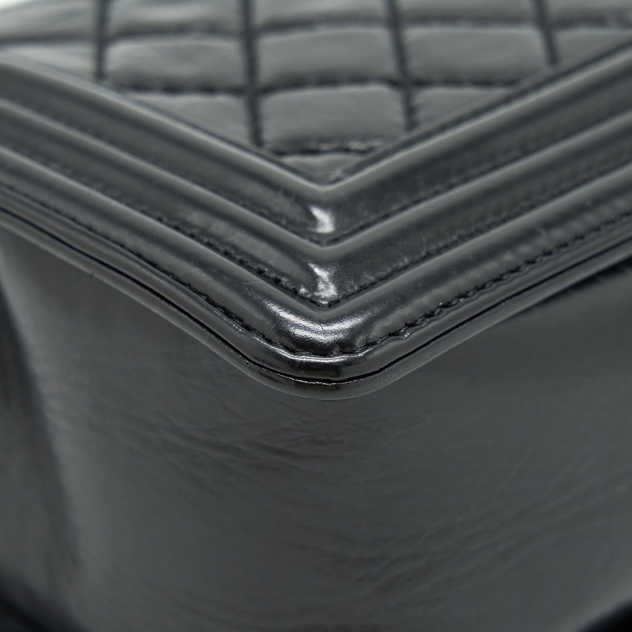 chanel-medium-boy-bag-calfskin-black-ghw