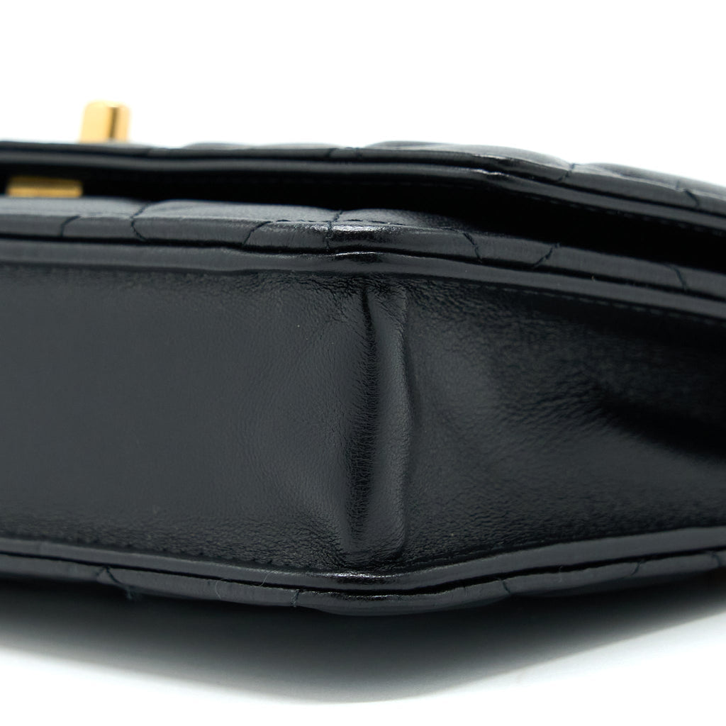 chanel-21s-wallet-on-chain-with-pearl-cc-logo-round-handle-lambskin-black-brushed-ghw