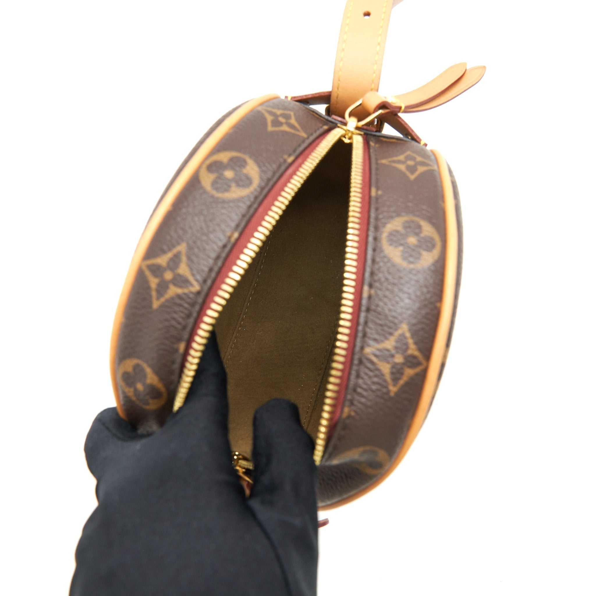 louis-vuitton-boite-chapeau-souple-pm-monogram-canvas