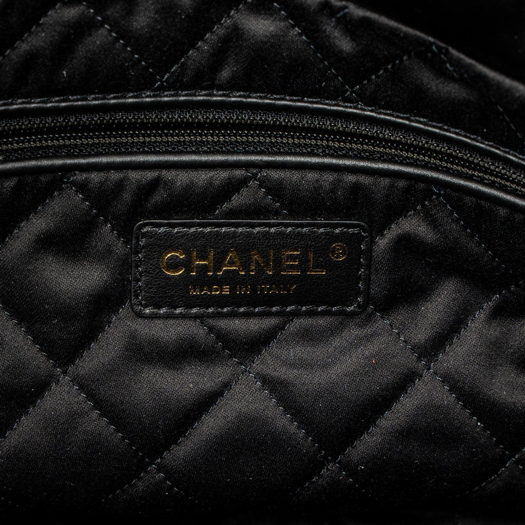 chanel-small-22-bag-shiny-calfskin-black-ghw-microchip-1