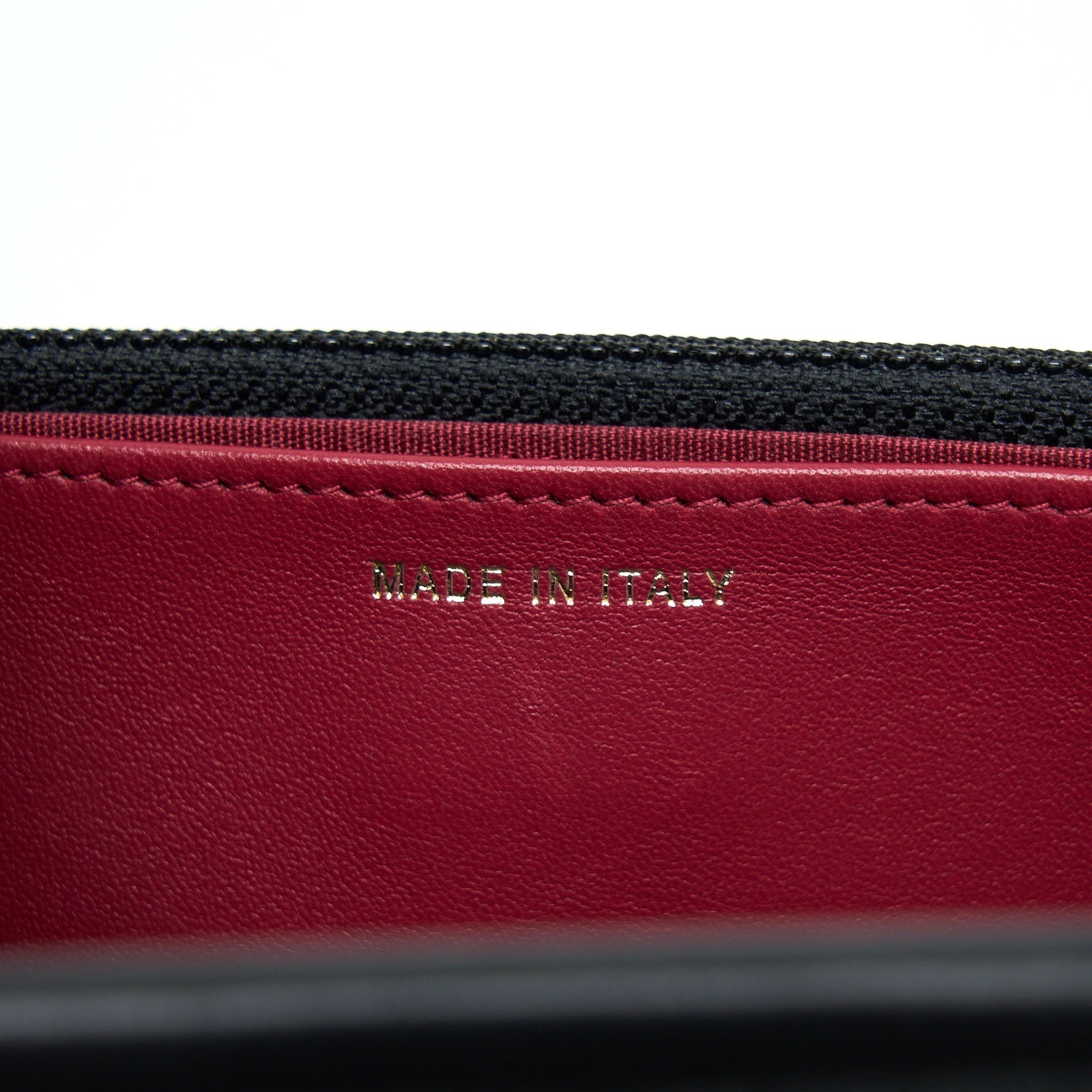 chanel-21s-wallet-on-chain-with-pearl-cc-logo-round-handle-lambskin-black-brushed-ghw