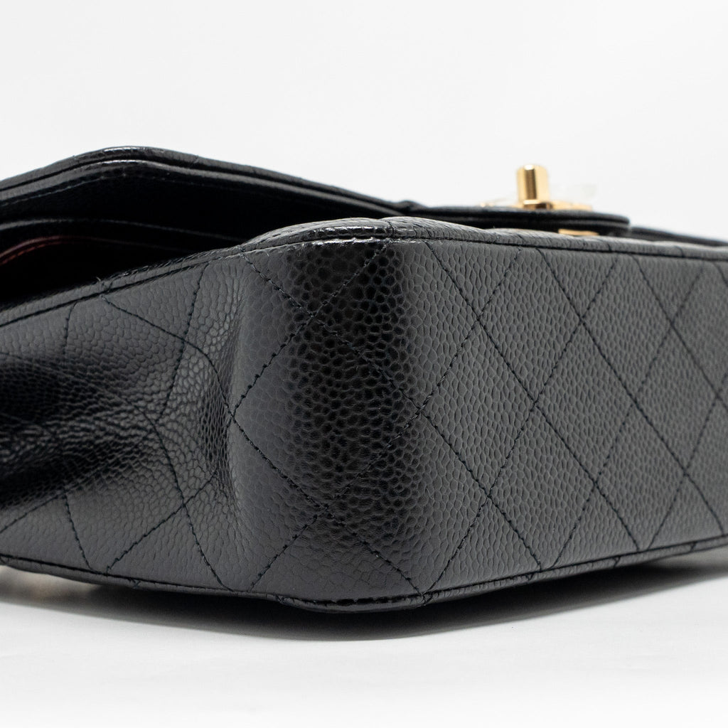 chanel-medium-classic-double-flap-bag-caviar-black-ghw-copy-1
