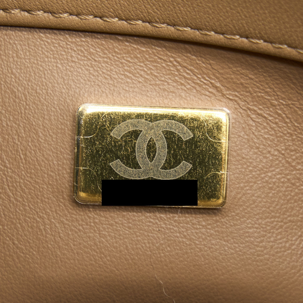 chanel-pearl-crush-mini-square-lambskin-dark-beige-ghwmicrochip
