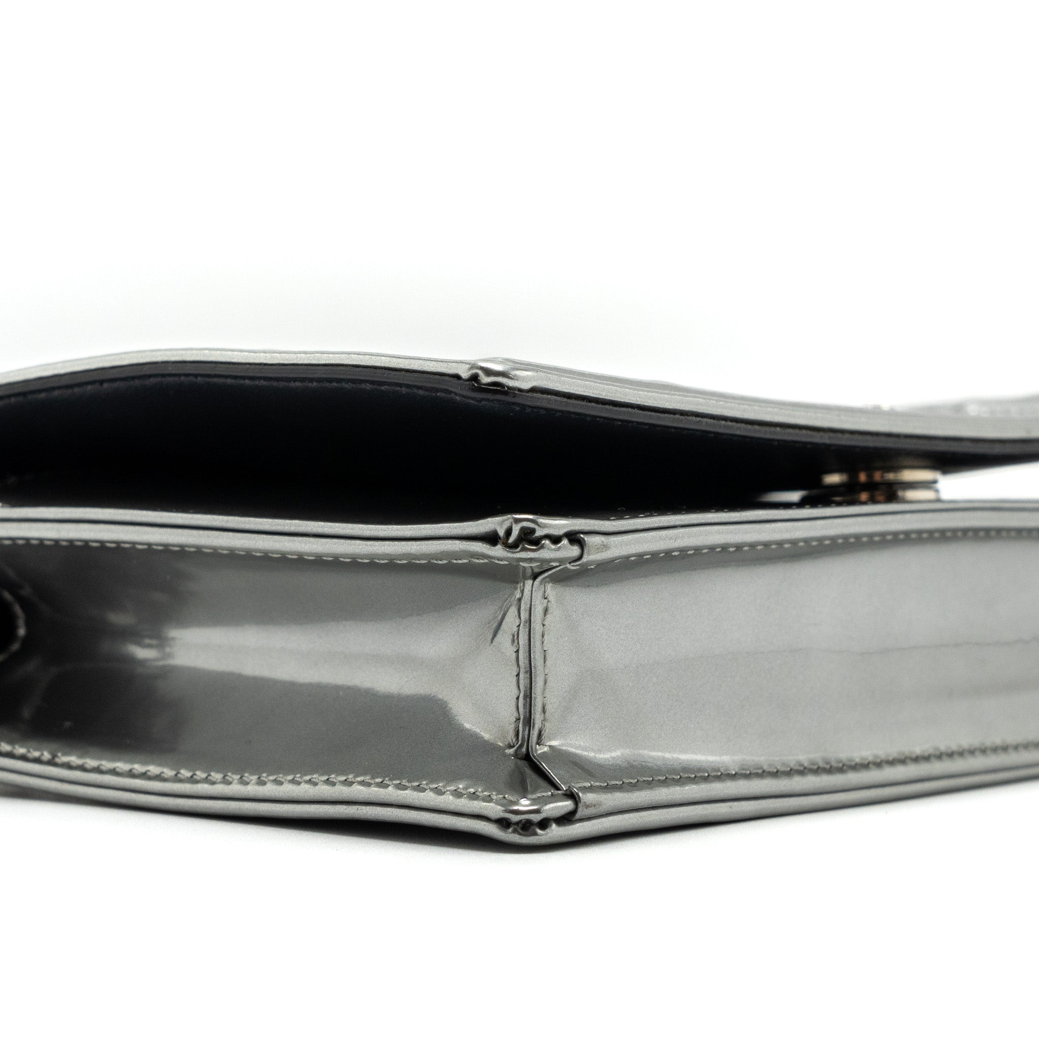 dior-diorama-wallet-on-chain-patent-metallic-silver-shw-1