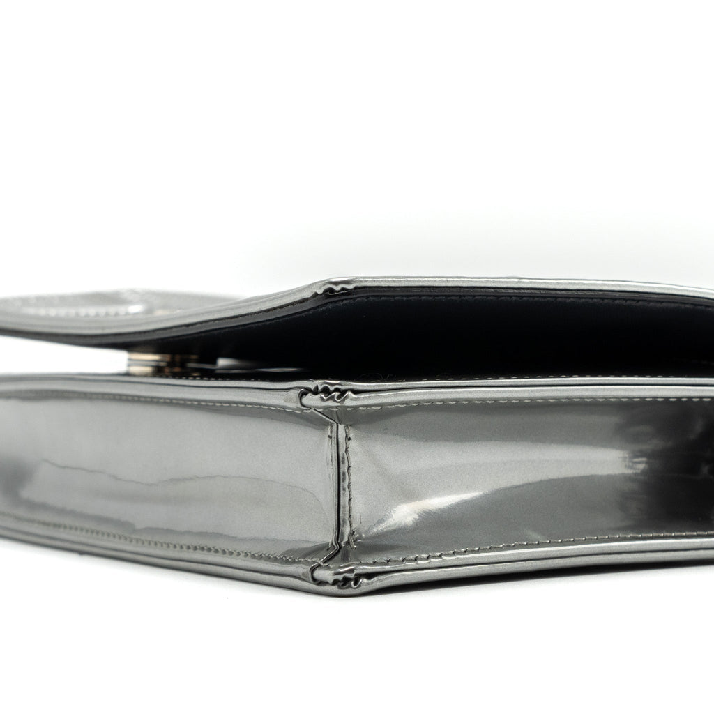 dior-diorama-wallet-on-chain-patent-metallic-silver-shw-1