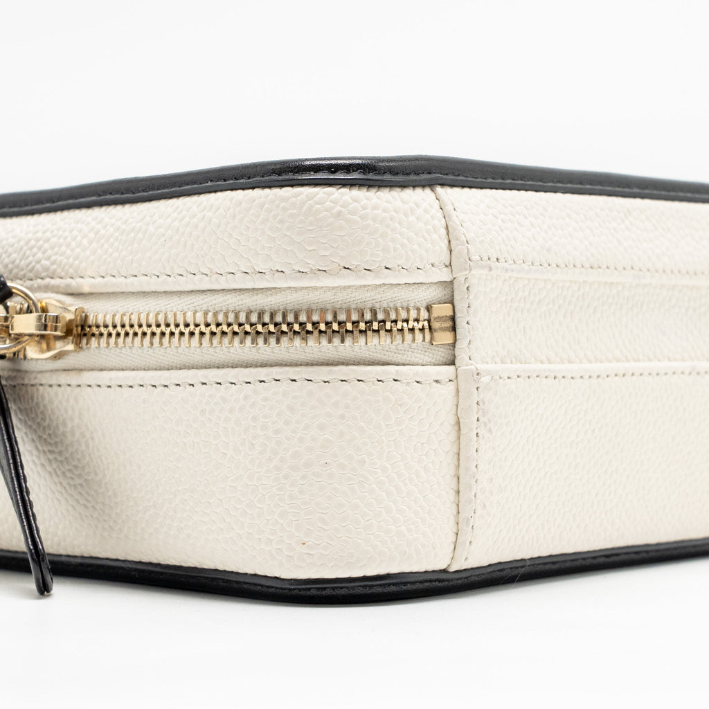 chanel-cc-filigree-vanity-case-caviar-white-black