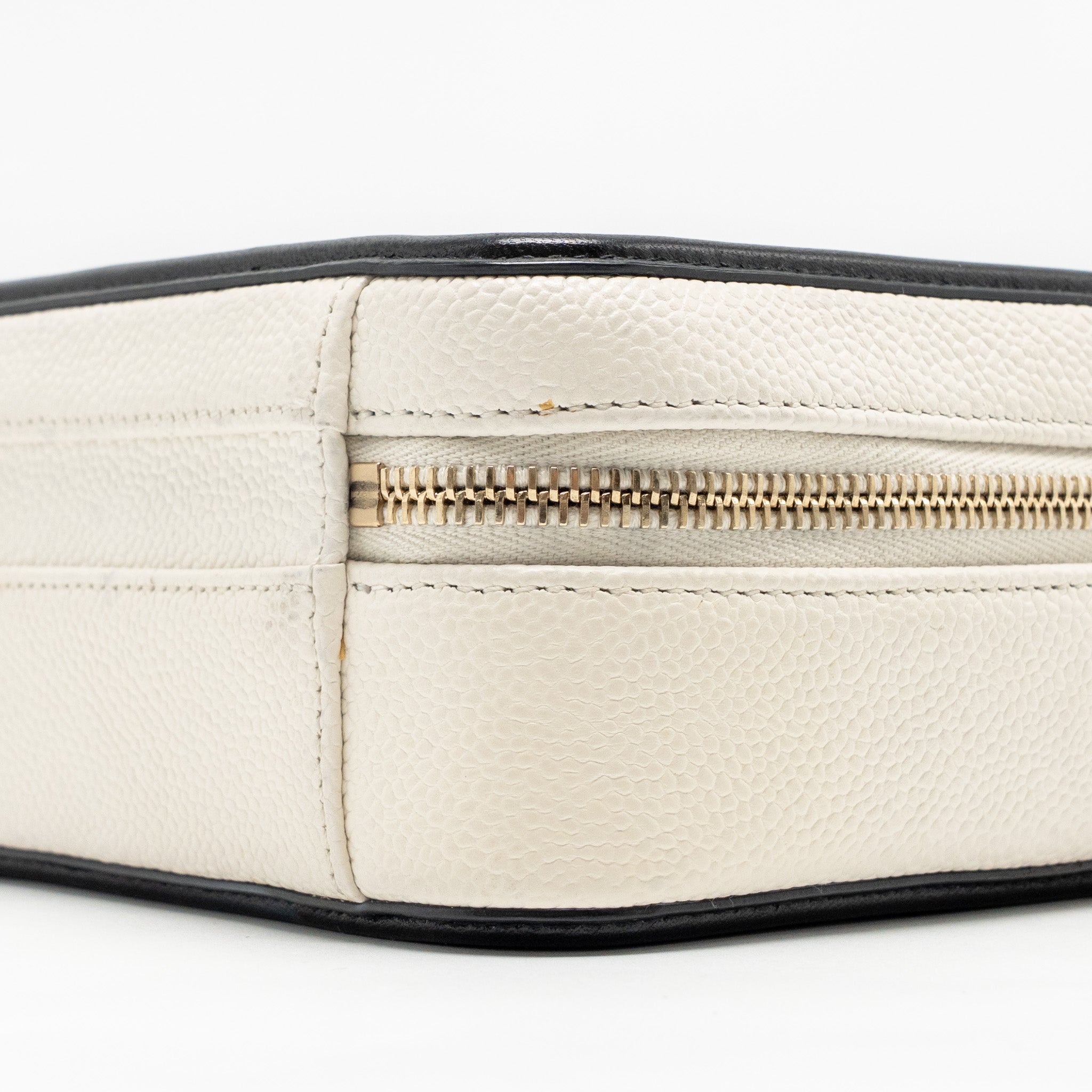 chanel-cc-filigree-vanity-case-caviar-white-black