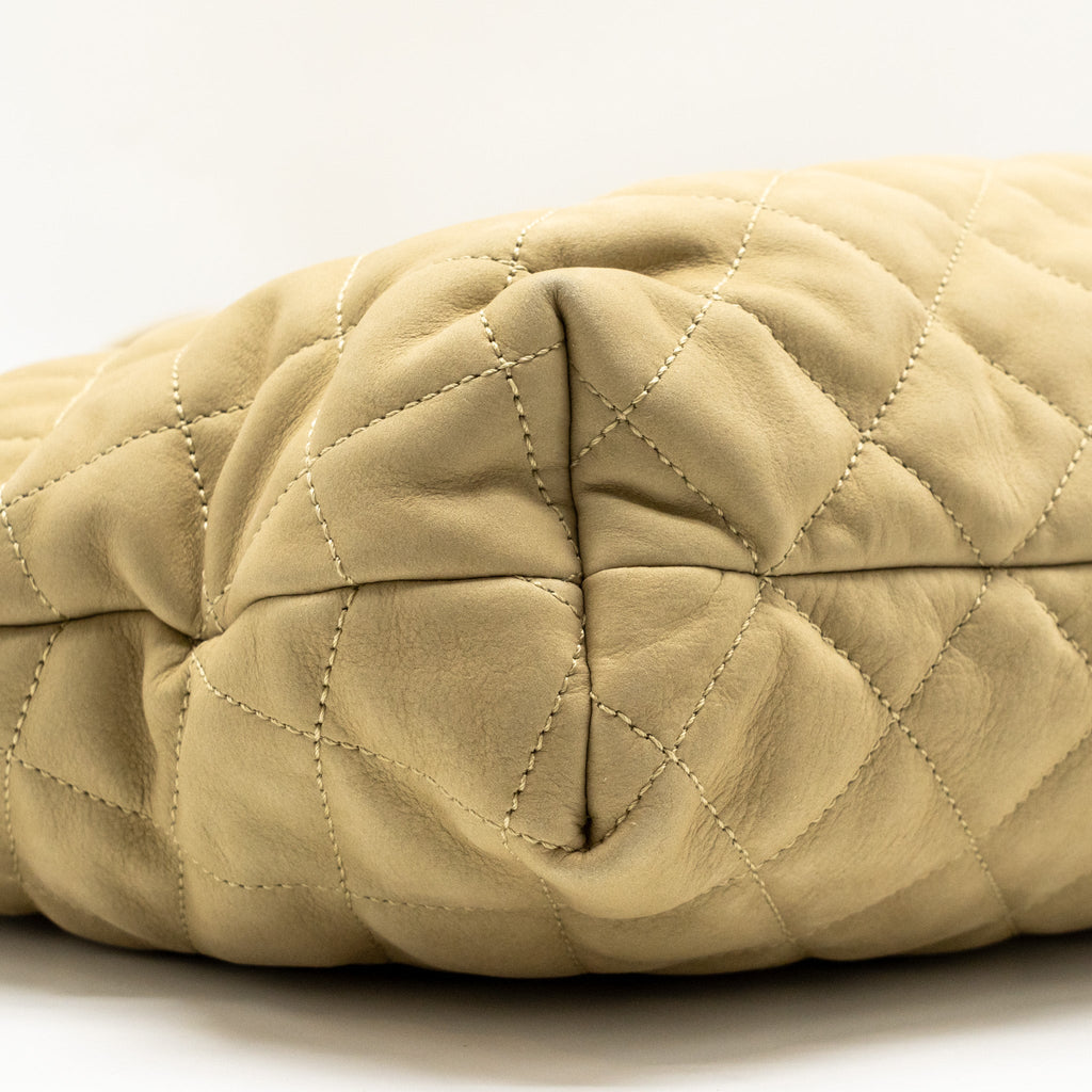 saint-laurent-ysl-icare-maxi-quilted-tote-bag-nubuck-suede-beige-ghw