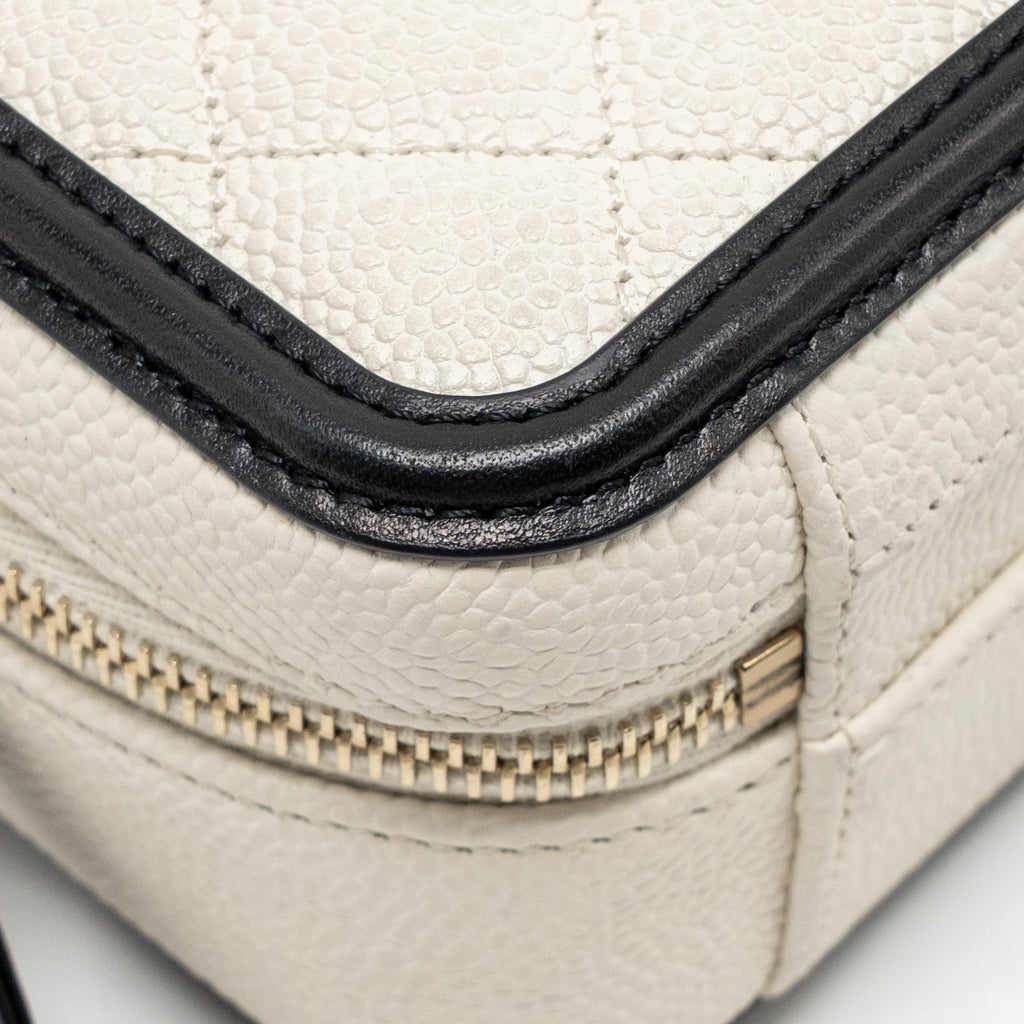 chanel-cc-filigree-vanity-case-caviar-white-black