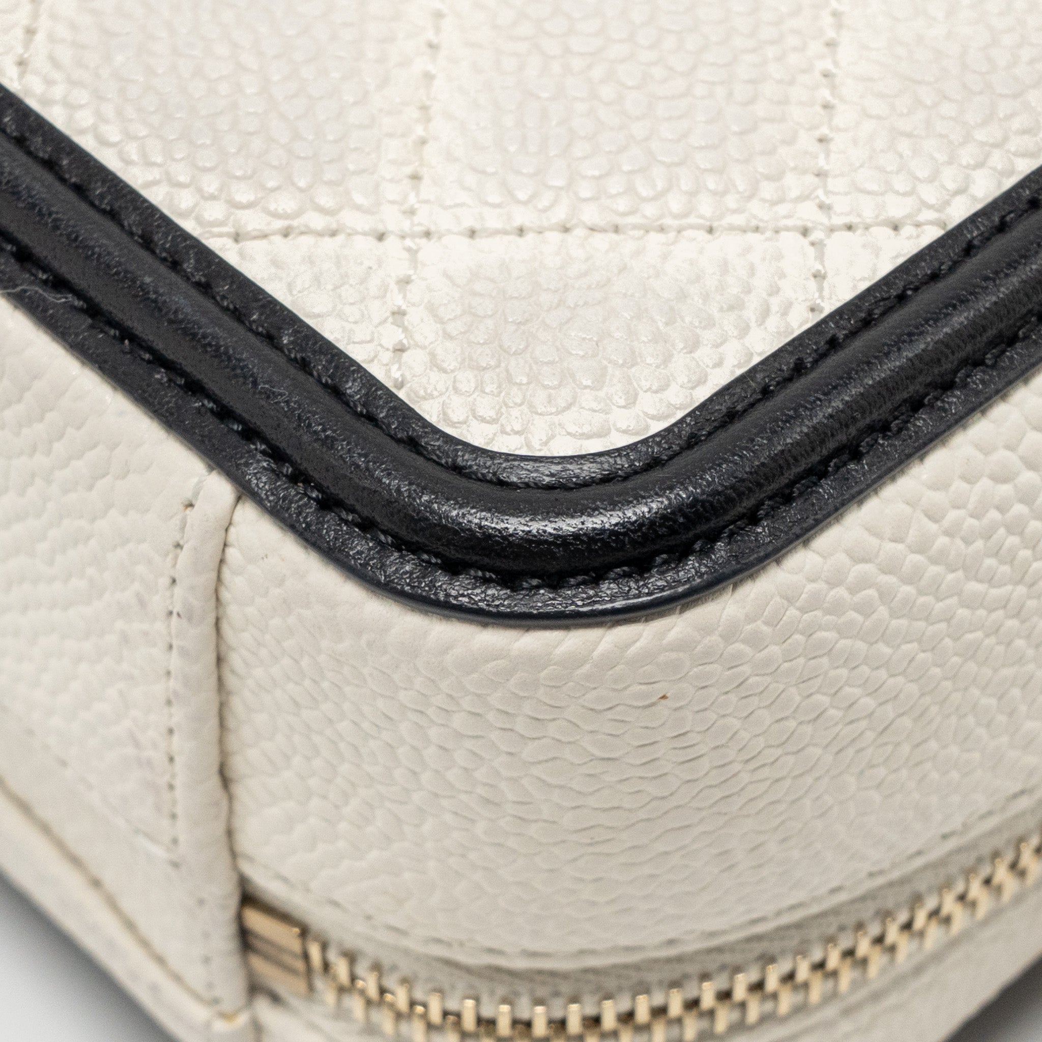 chanel-cc-filigree-vanity-case-caviar-white-black