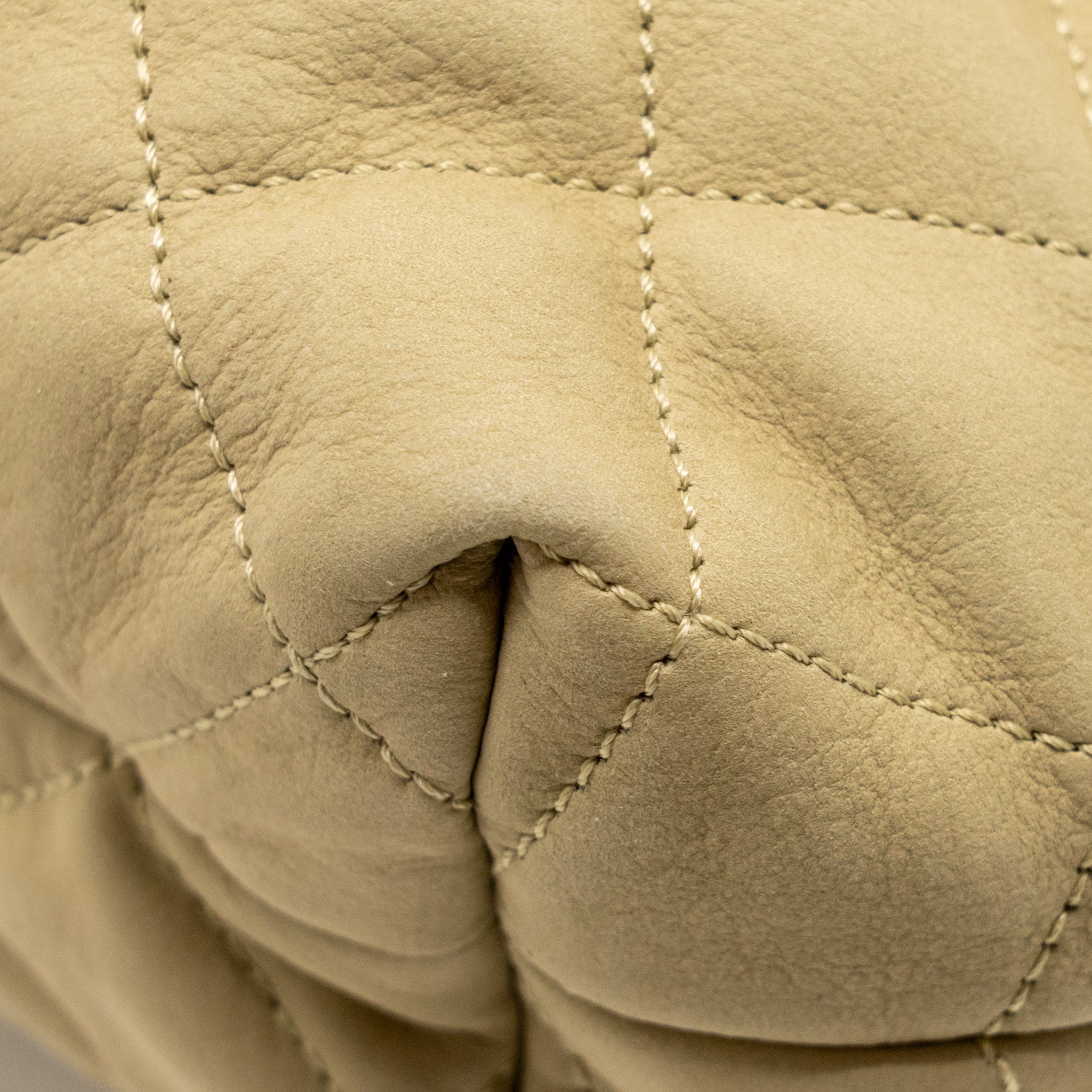 saint-laurent-ysl-icare-maxi-quilted-tote-bag-nubuck-suede-beige-ghw